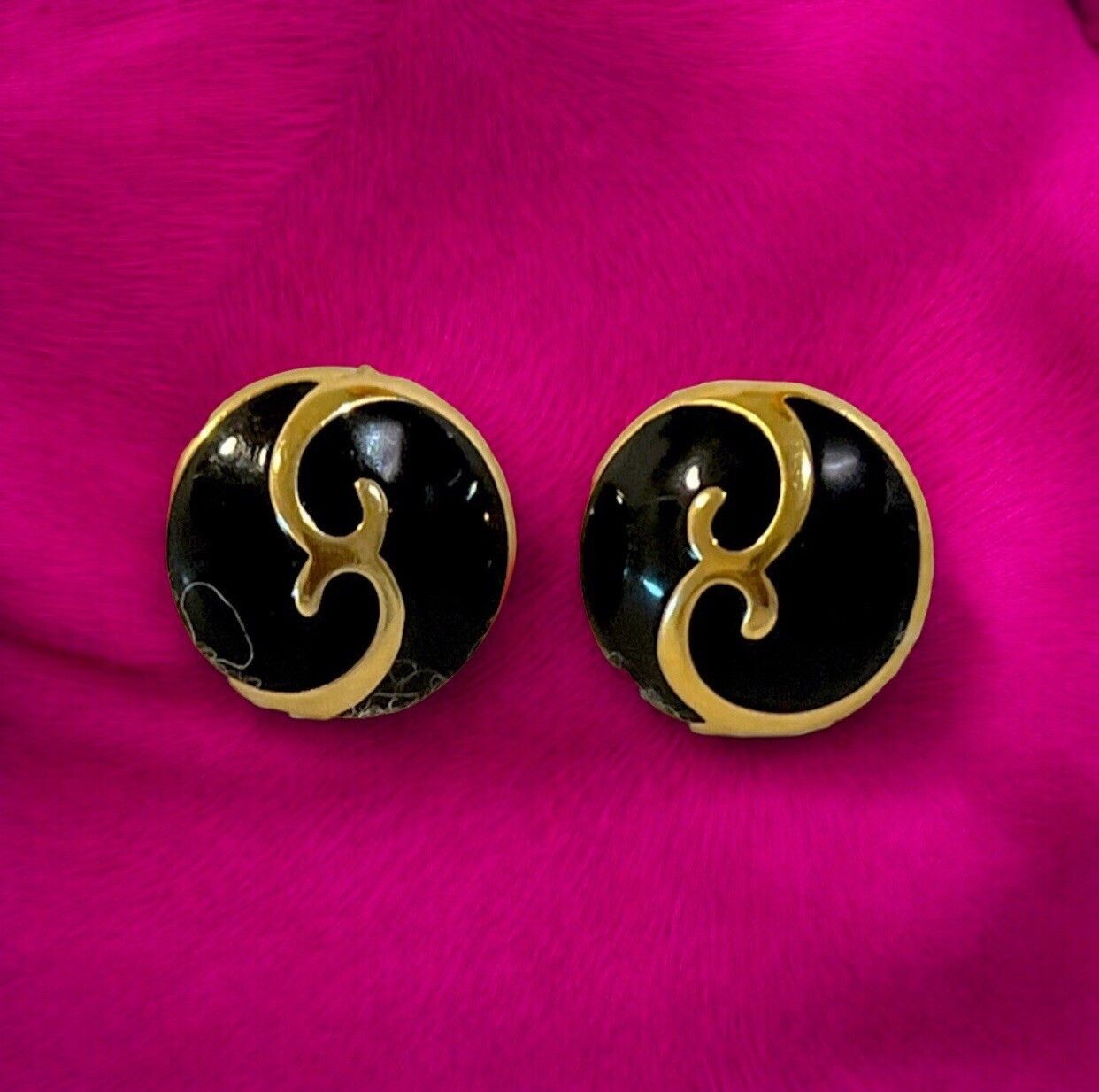 Other Vtg 80s Trifari Earrings Gold Tone Black Enamel Clip On Size ONE SIZE - 1 Thumbnail