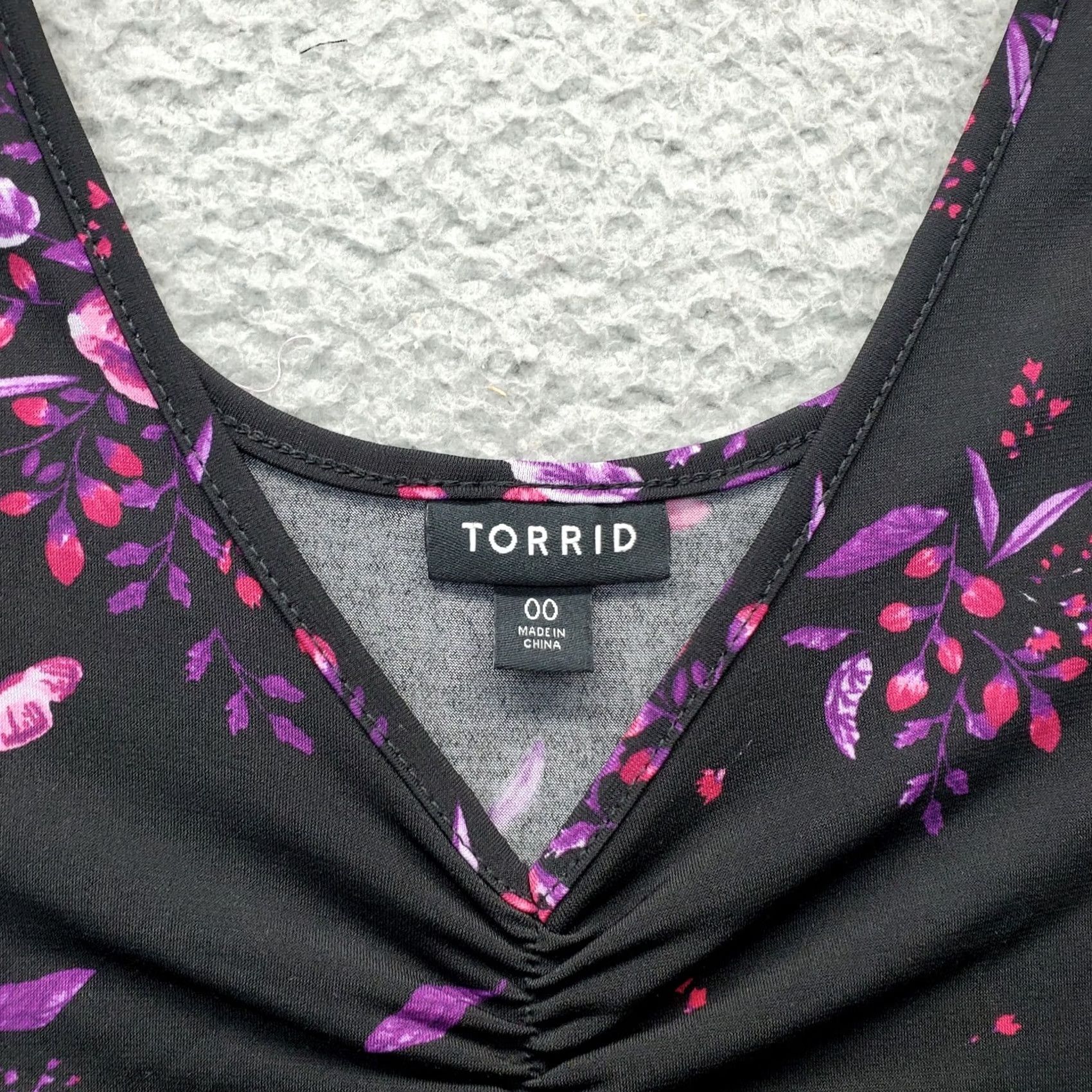 Torrid Torrid Blouse Women Size 00 Floral Multi Deep V Neck Pleated Boho Peplum Shirt Size XXS / US 00 / IT 34 - 5 Thumbnail