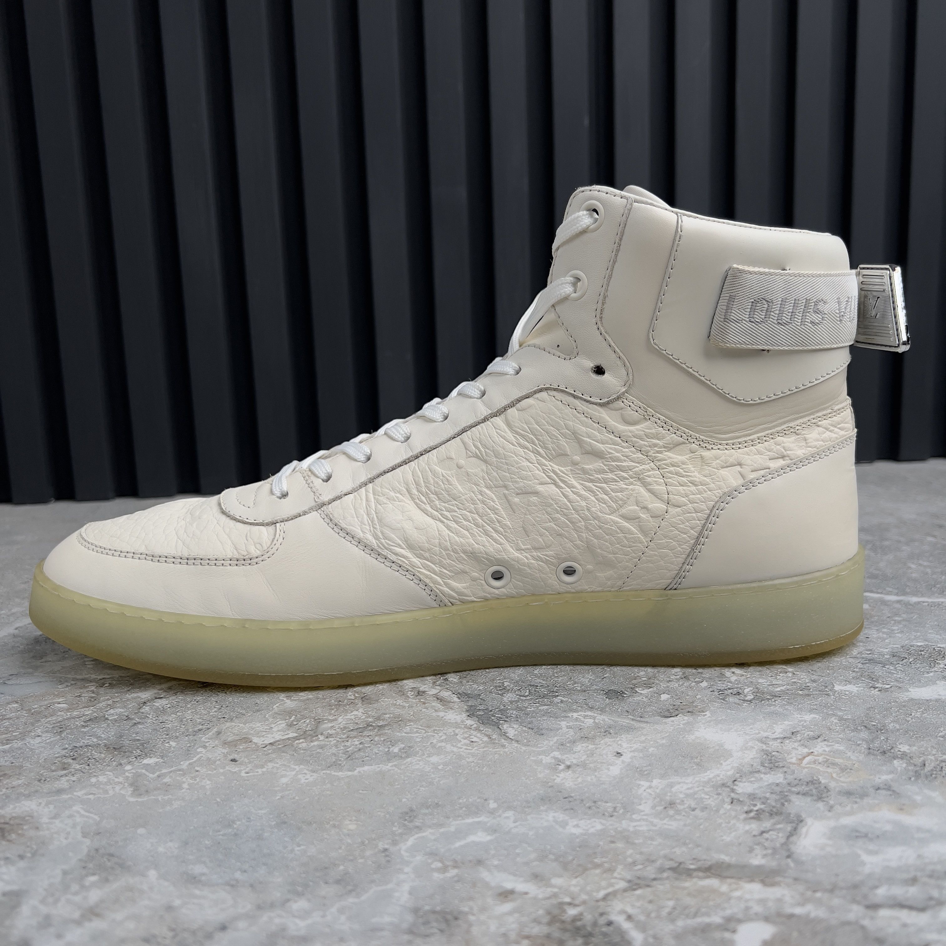 Louis Vuitton Louis Vuitton Rivoli Monogram High Sneaker Leather Size US 10.5 / EU 43-44 - 6 Thumbnail