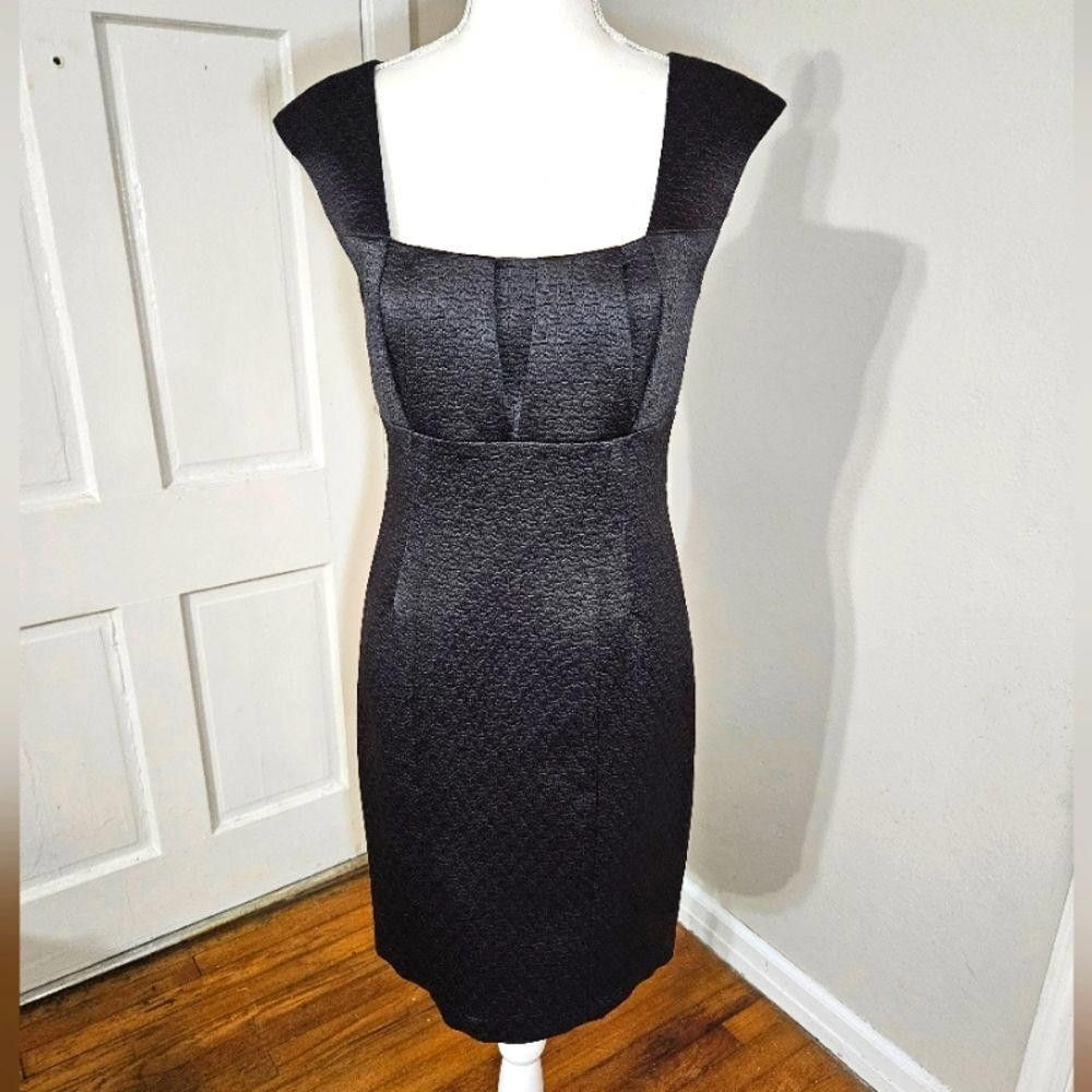 Calvin Klein Calvin Klein Black Dress with Structured Cap Sleeves Size M / US 6-8 / IT 42-44 - 1 Thumbnail