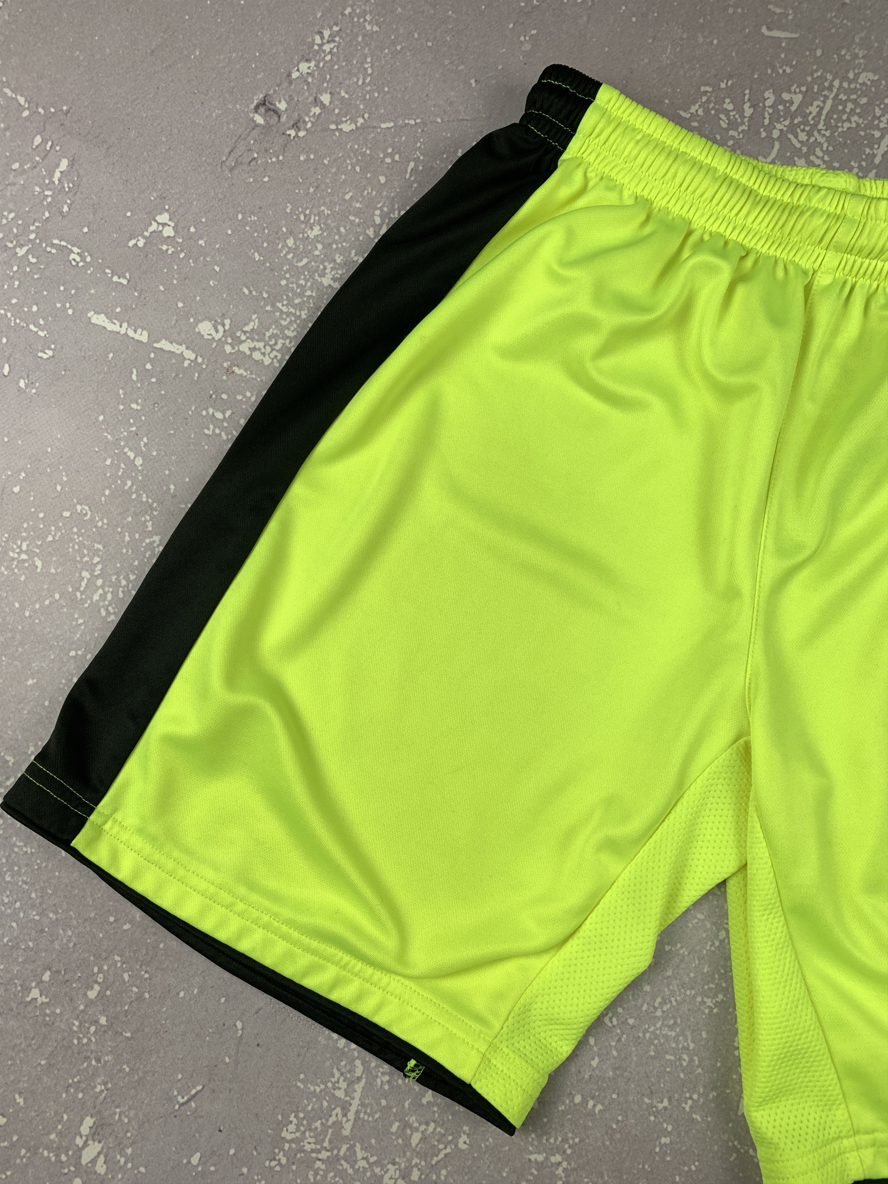 Puma Puma Acid Soccer Football Sport Shorts Mens M Acid Green Size US 32 / EU 48 - 3 Thumbnail