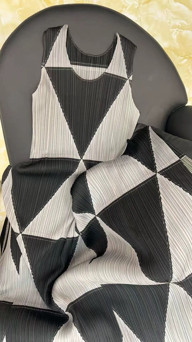 Issey Miyake Issey Miyake size:3 Retro black geometric pleated big hem Size S / US 4 / IT 40 - 6 Thumbnail
