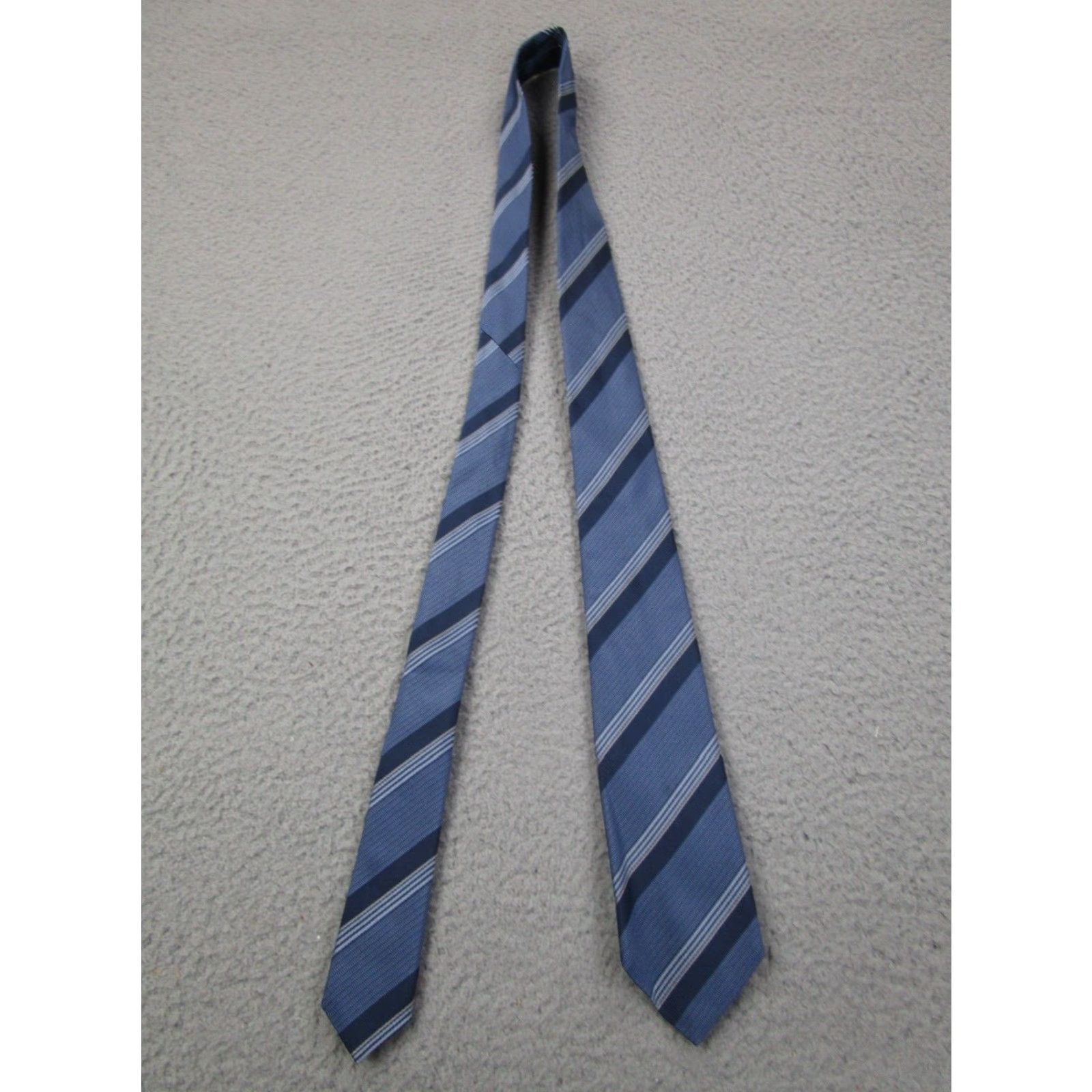 John Varvatos John Varvatos Tie Blue Striped Silk Hand Made Italy preppy formal business Linen Blend, Silk, Silk Blend 3" Width One Size Men Tie Vintage: No Size ONE SIZE - 2 Thumbnail