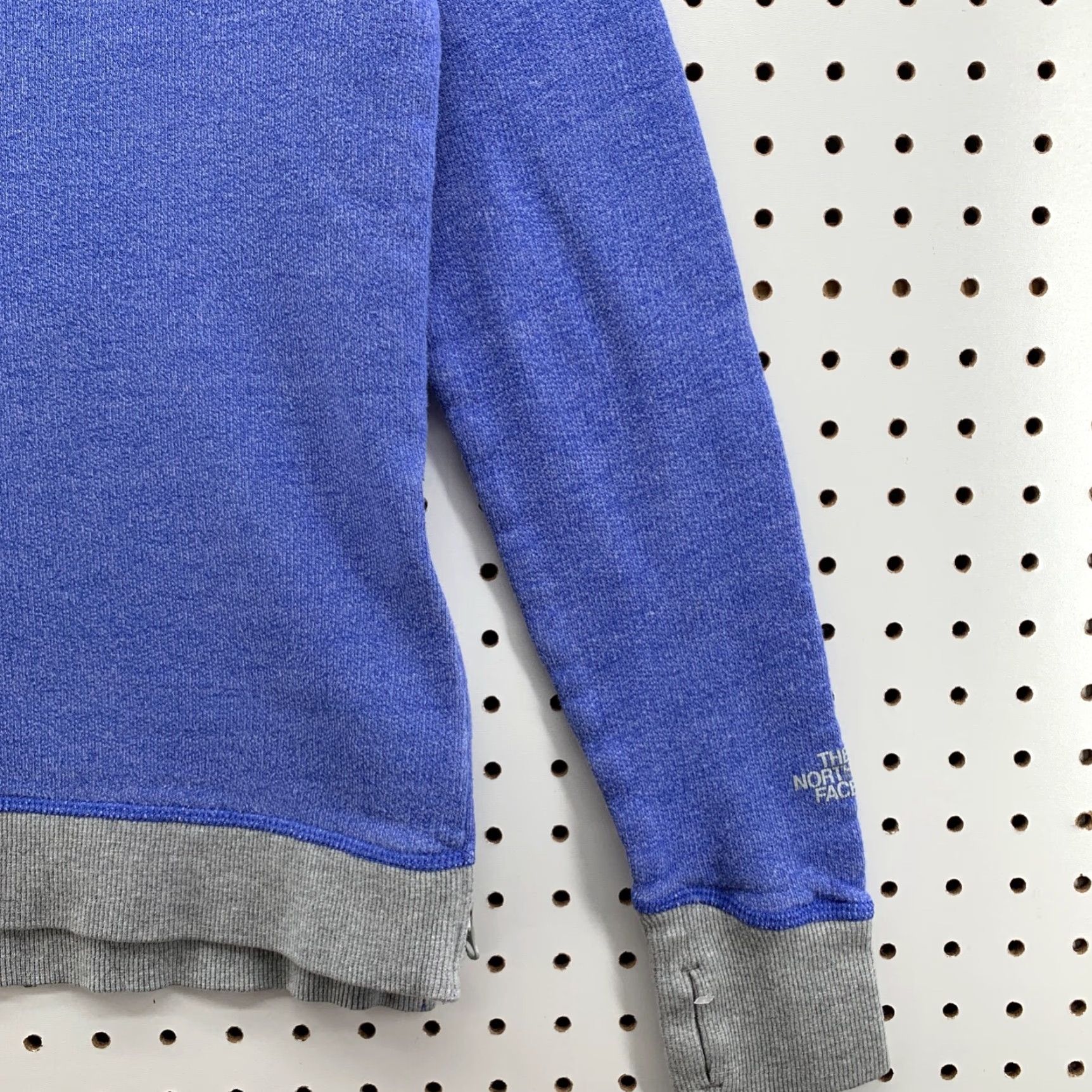 The North Face VINTAGE The North Face Sweatshirt Womens M Blue Gray Zip Sides Thumbhole 18.5x24 Womens Size M / US 6-8 / IT 42-44 - 5 Thumbnail