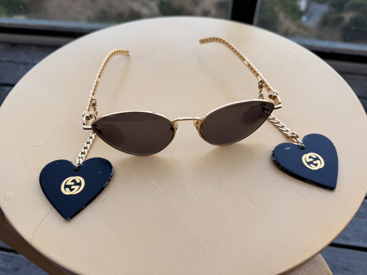 Gucci Gucci Gold Chain Cat Eye Sunglasses with Heart Charms Size ONE SIZE - 1 Thumbnail