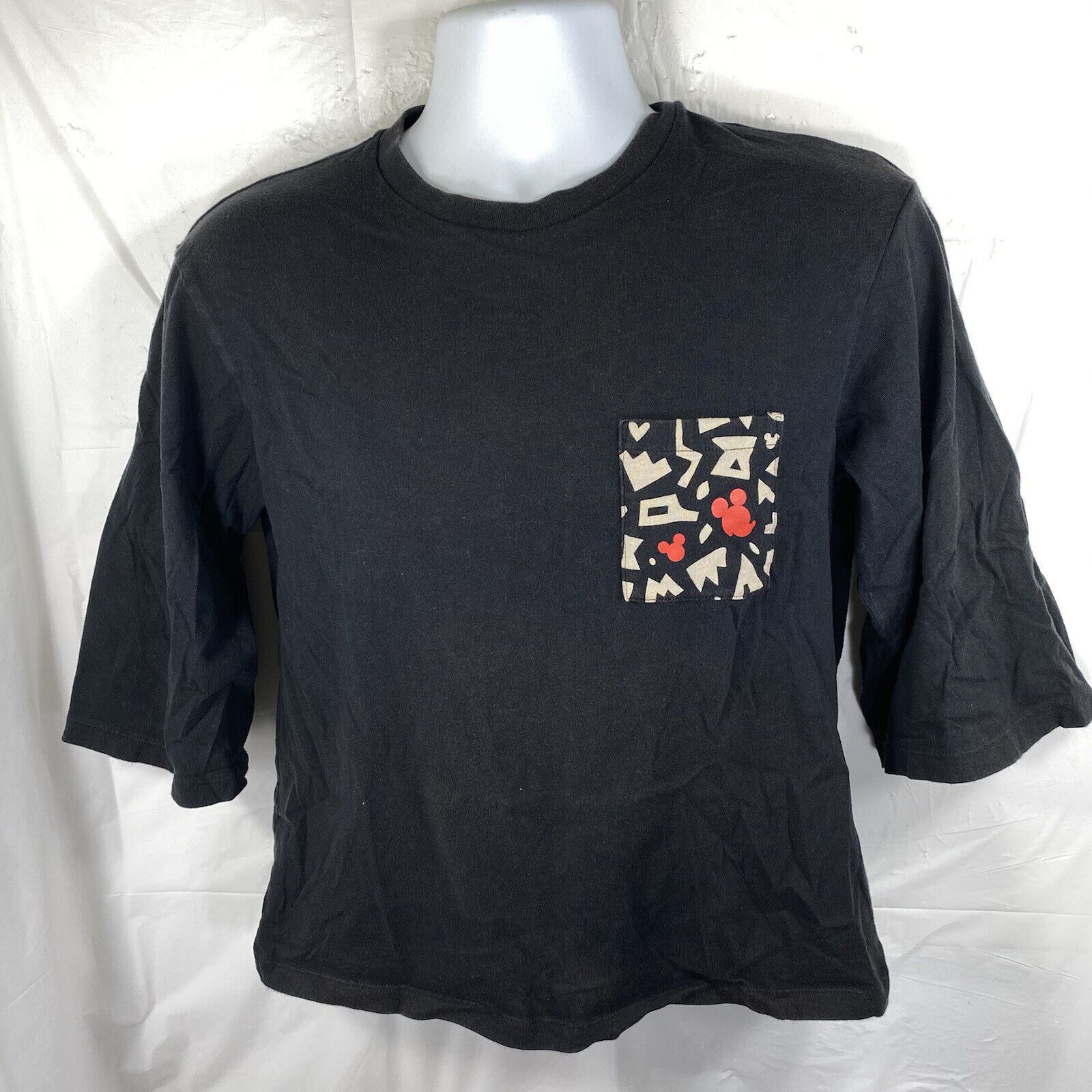 Uniqlo Disney Uniqlo Mickey Mouse Pocket T Shirt 3/4 Length Sleeves Size S / US 4 / IT 40 - 1 Thumbnail