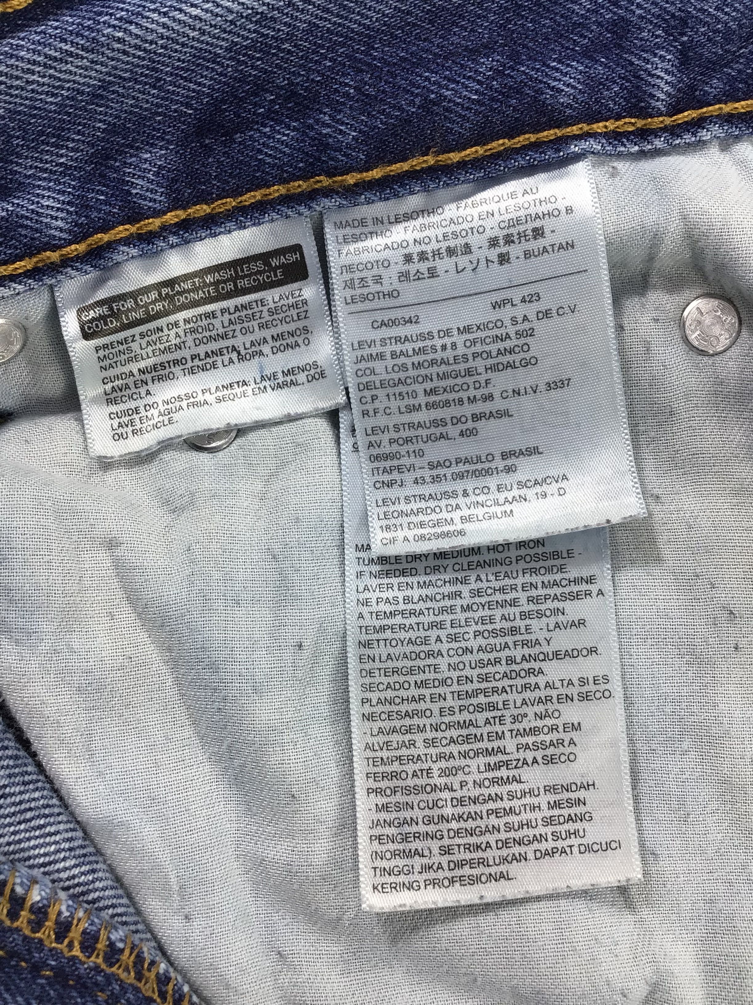 Levi's Vintage Levis 550 Jeans Faded Blue Wash Denim KJ285 Size US 34 / EU 50 - 9 Thumbnail