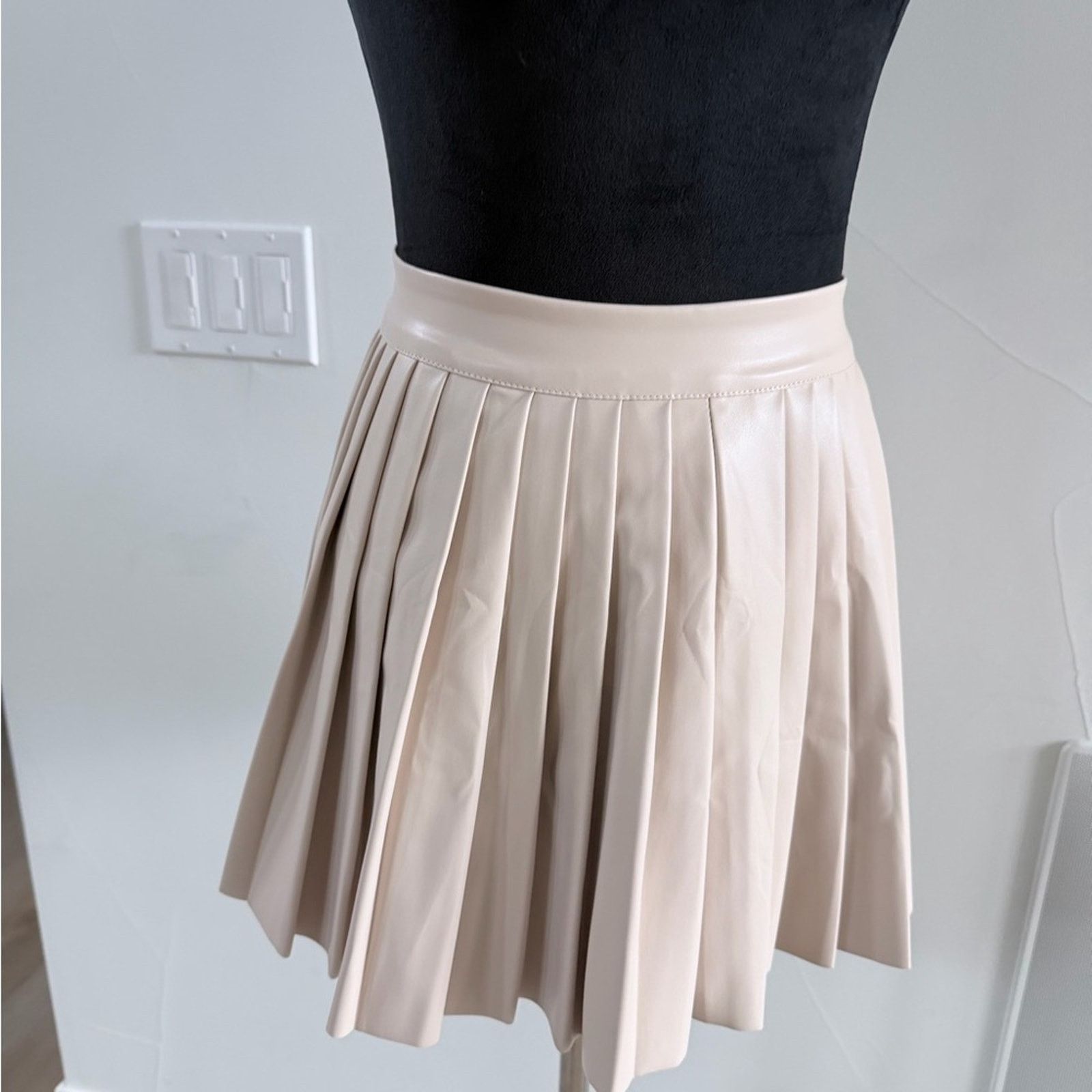 Other New Y2K Elegant Cream Pleated Skirt size S Size 27" / US 4 / IT 40 - 3 Thumbnail