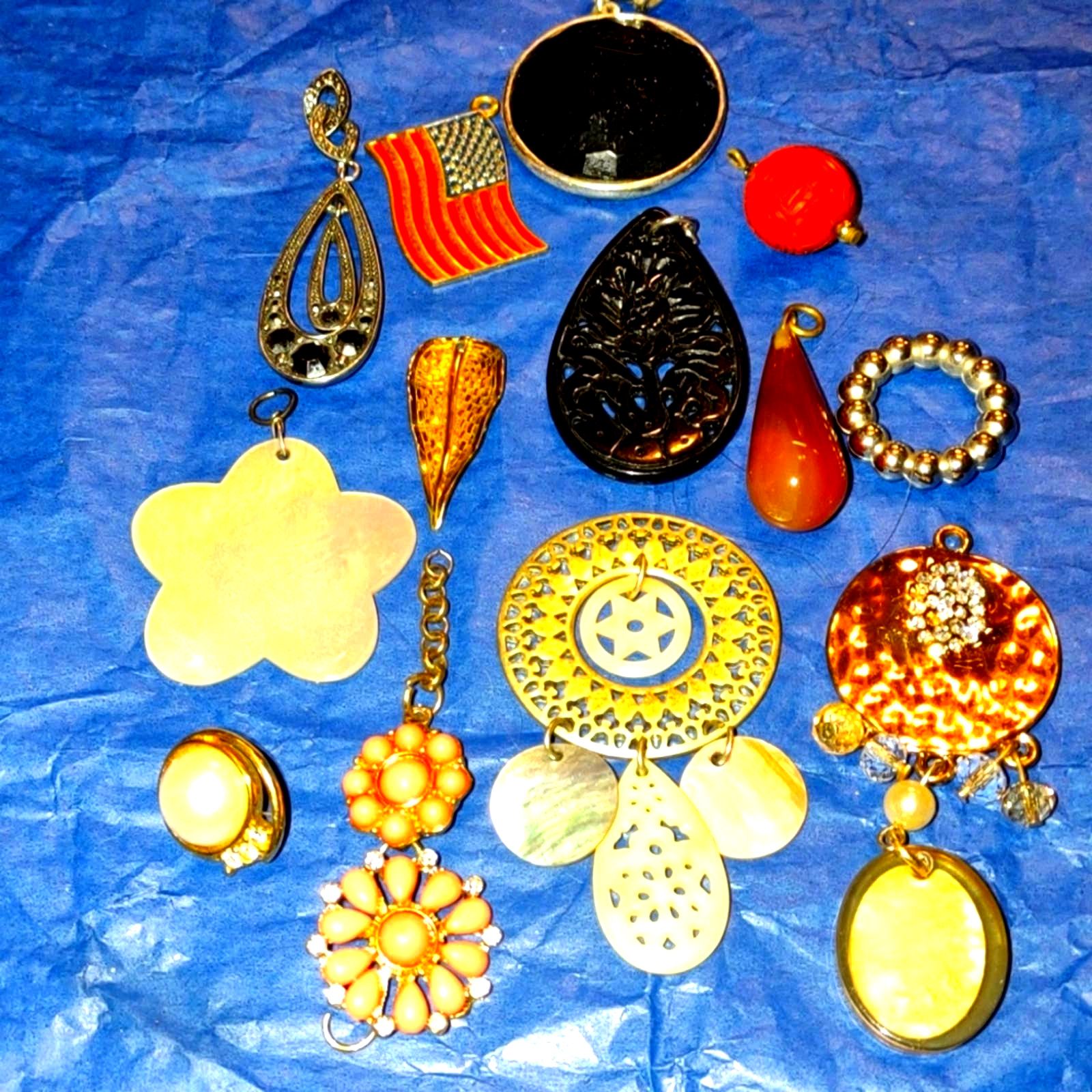 Vintage 13 adorable vintage pendants Size ONE SIZE - 1 Preview