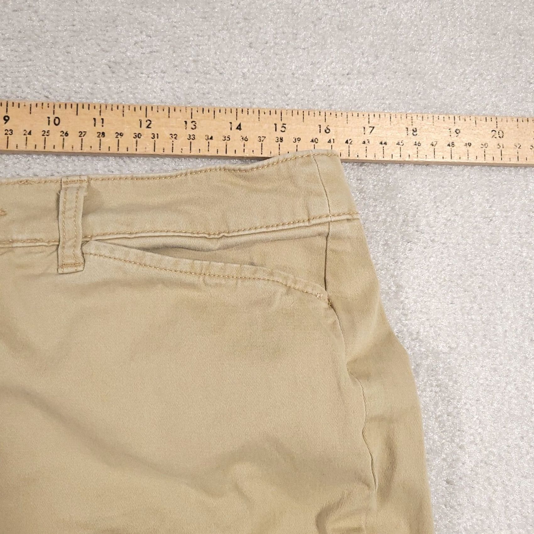 Vintage VINTAGE St. John's Bay Capri Pants Women's 12 Khaki Beige Straight Leg Stretch Size 34" / US 12 / IT 48 - 6 Thumbnail