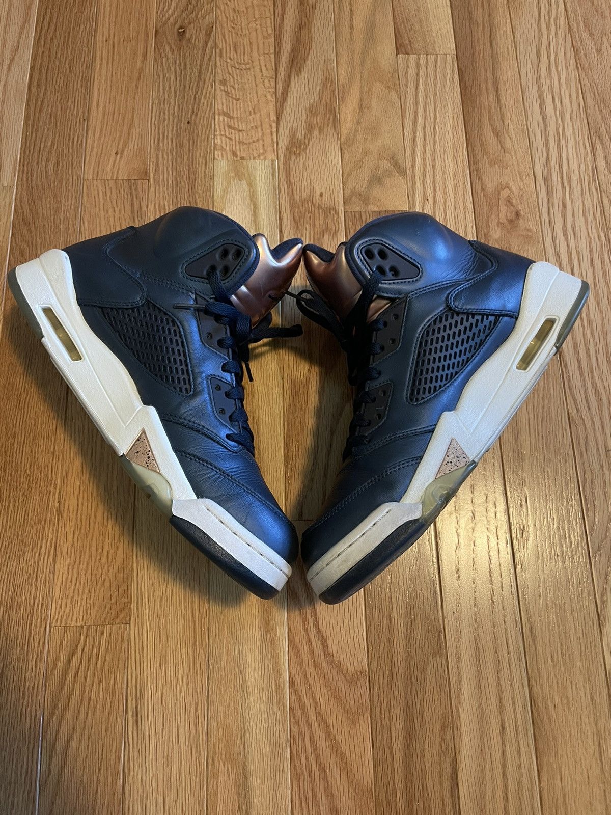Jordan Brand Jordan 5 Bronze Size US 9.5 / EU 42-43 - 2 Thumbnail