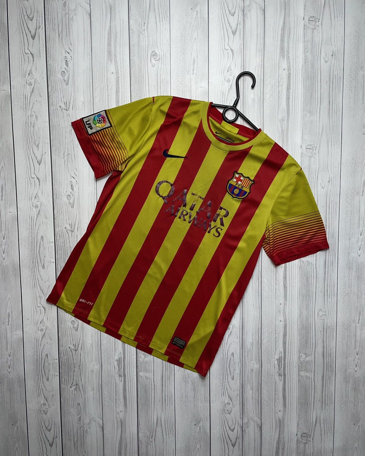 Vintage Vintage Nike Barcelona soccer jersey 11 Neymar rare size M Size US M / EU 48-50 / 2 - 2 Thumbnail