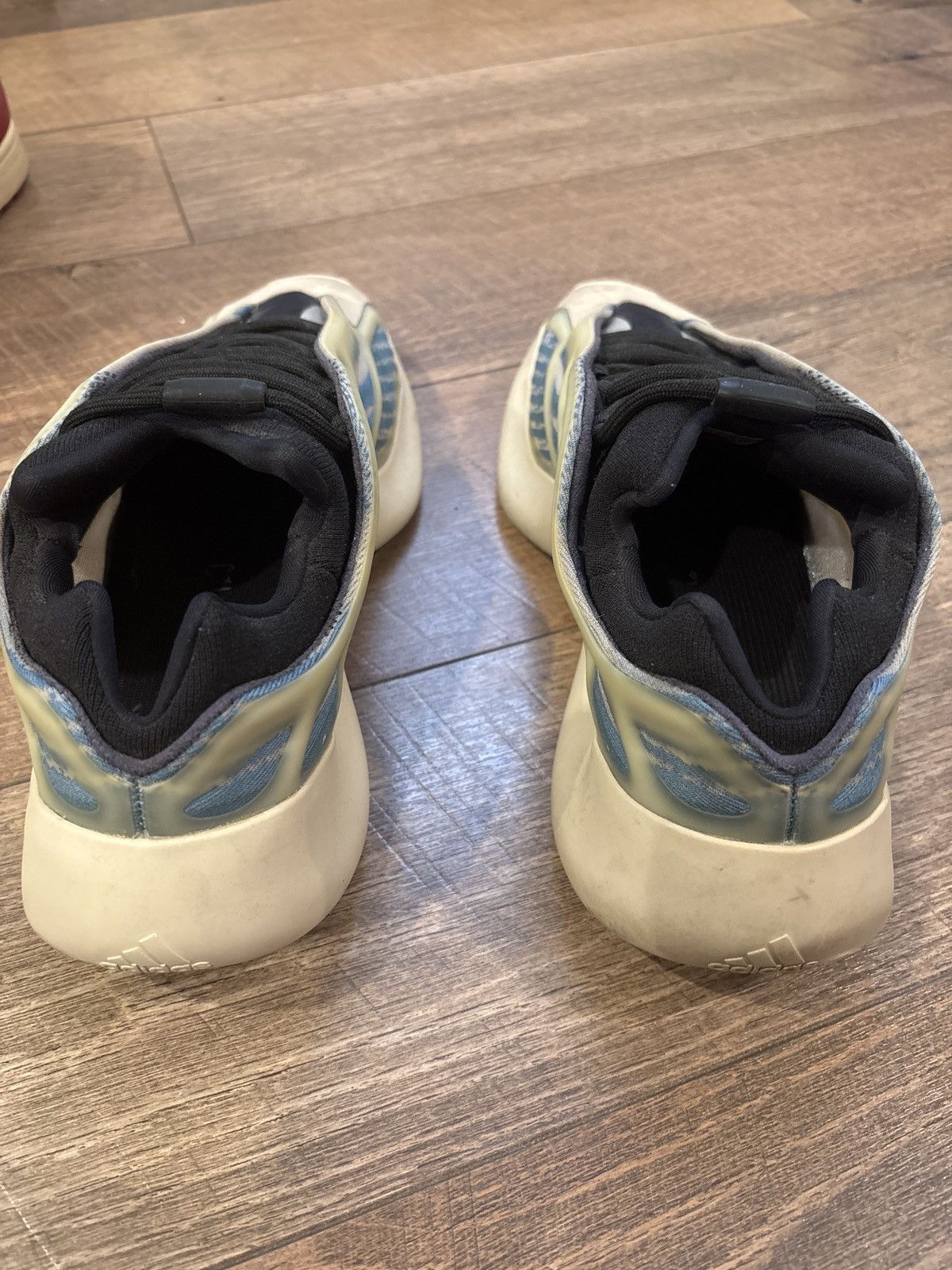 Yeezy Adidas Yeezy 700 V3 Kyanite Size US 11 / EU 44 - 5 Thumbnail