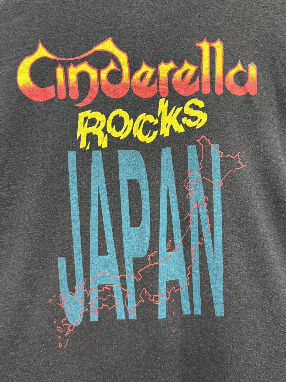 Band Tees Vintage 80s Cinderella Rock Tour Japan Faded Tee Size US M / EU 48-50 / 2 - 9 Thumbnail
