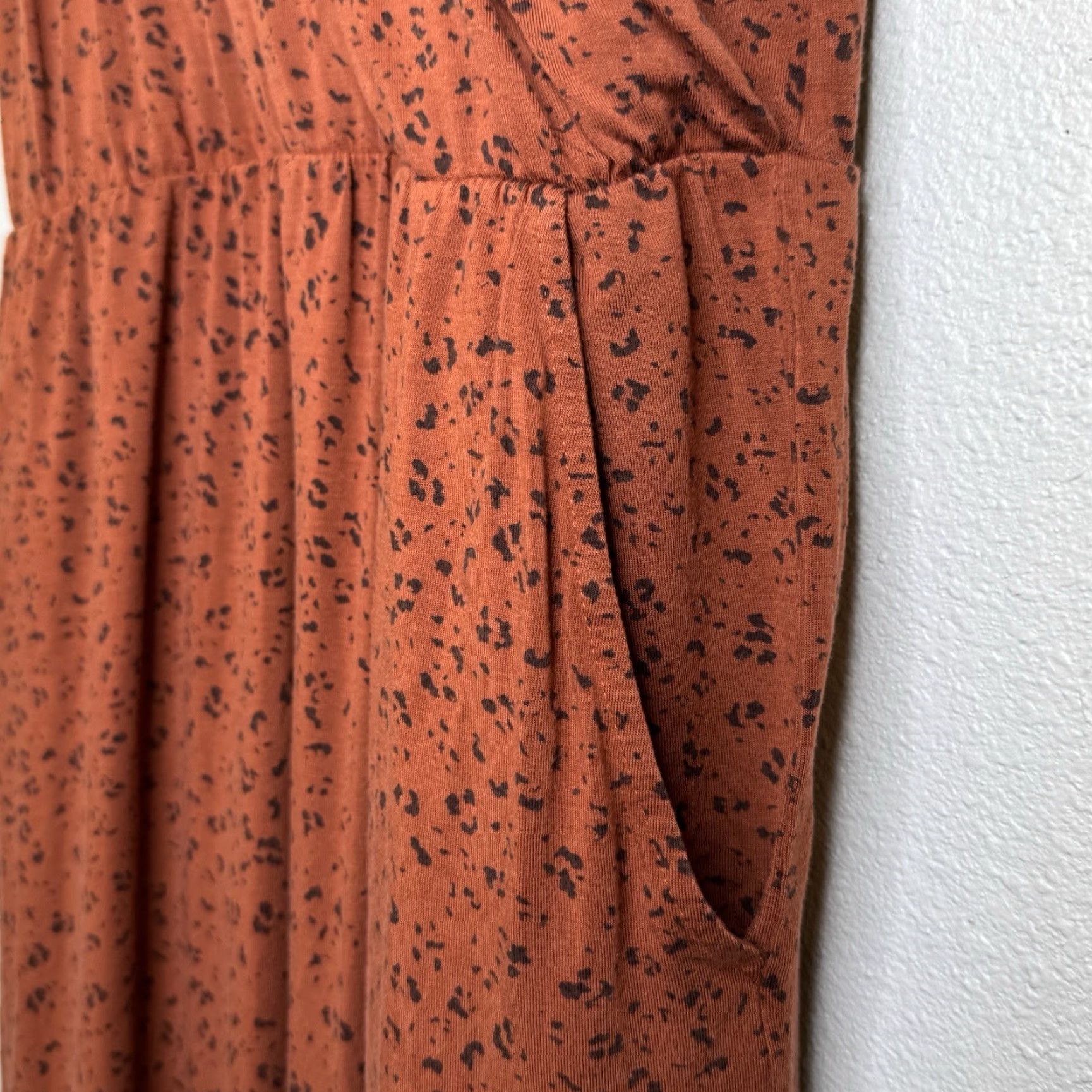 Vintage Garnet Hill Everyday Knit Midi Dress Small Brown Animal Print Surplice Neckline Pockets Pleated Knit Shift Casual Dress Size S / US 4 / IT 40 - 4 Thumbnail