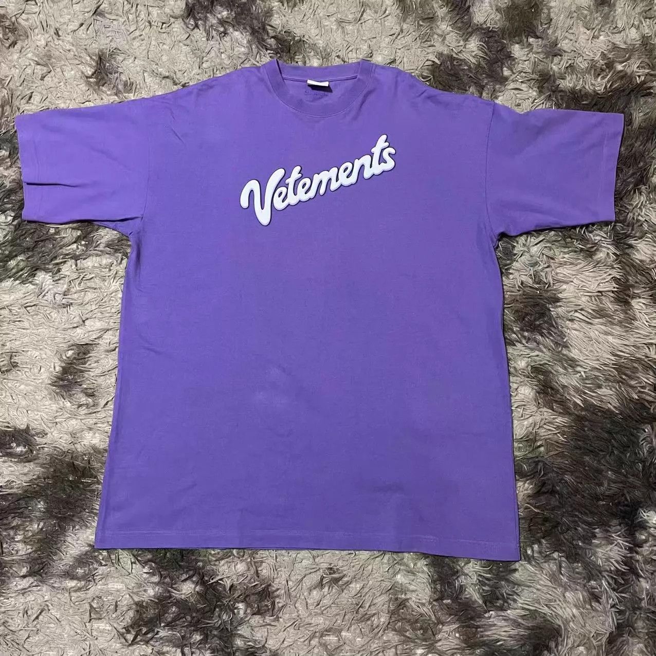 Vetements Vetements Purple Oversize White Logo Short Tee Size US XS / EU 42 / 0 - 1 Thumbnail