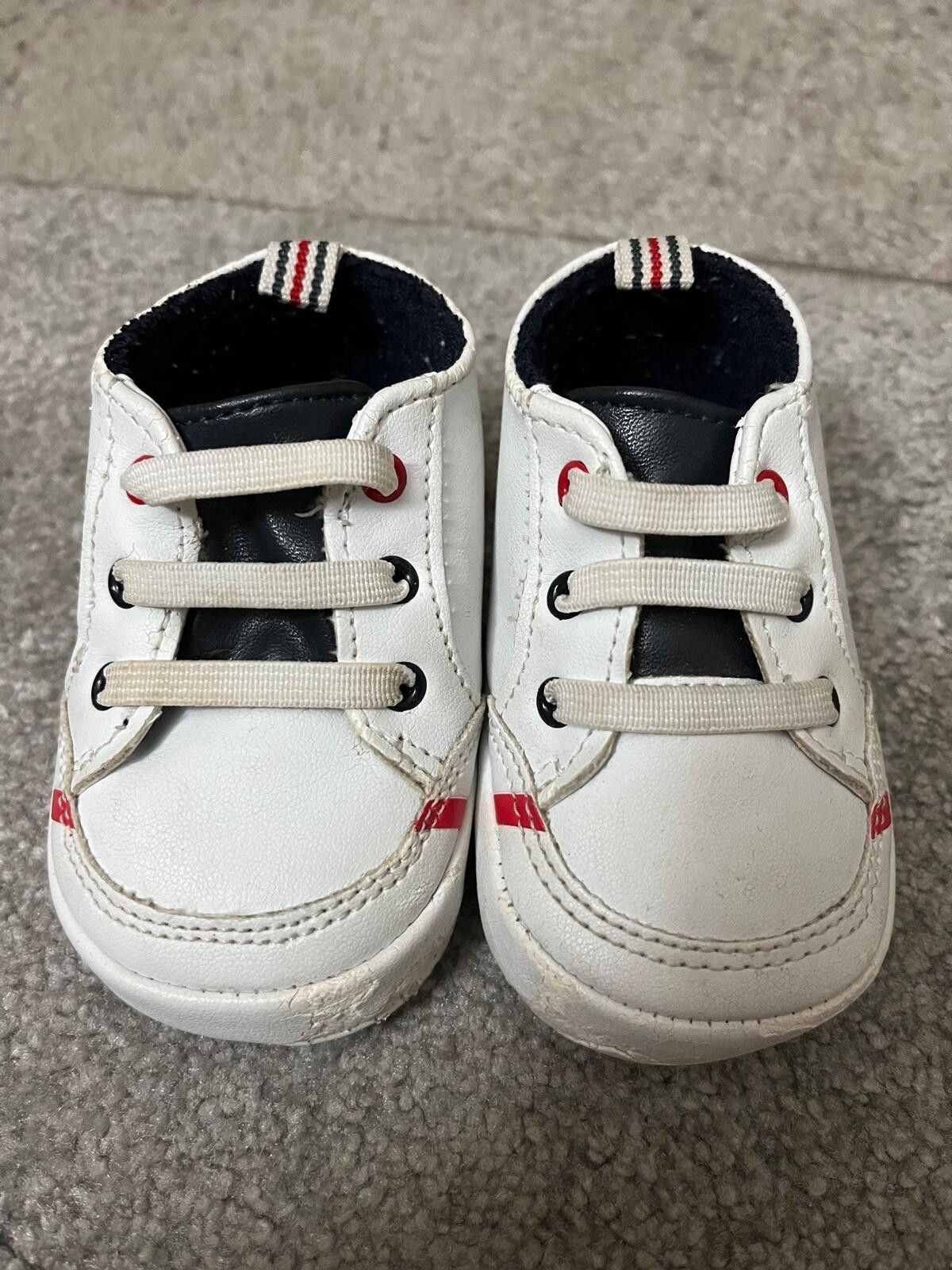 The Unbranded Brand Baby Size 2 White Sneakers 3–6 Months Soft Sole Infant Shoes Size ONE SIZE - 6 Thumbnail