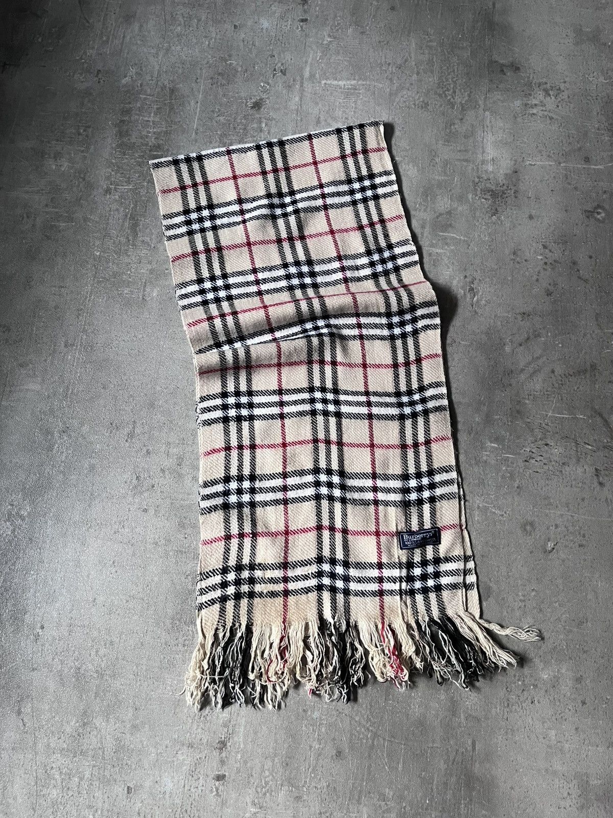 Burberry Burberrys vintage check beige scarf Size ONE SIZE - 1 Thumbnail