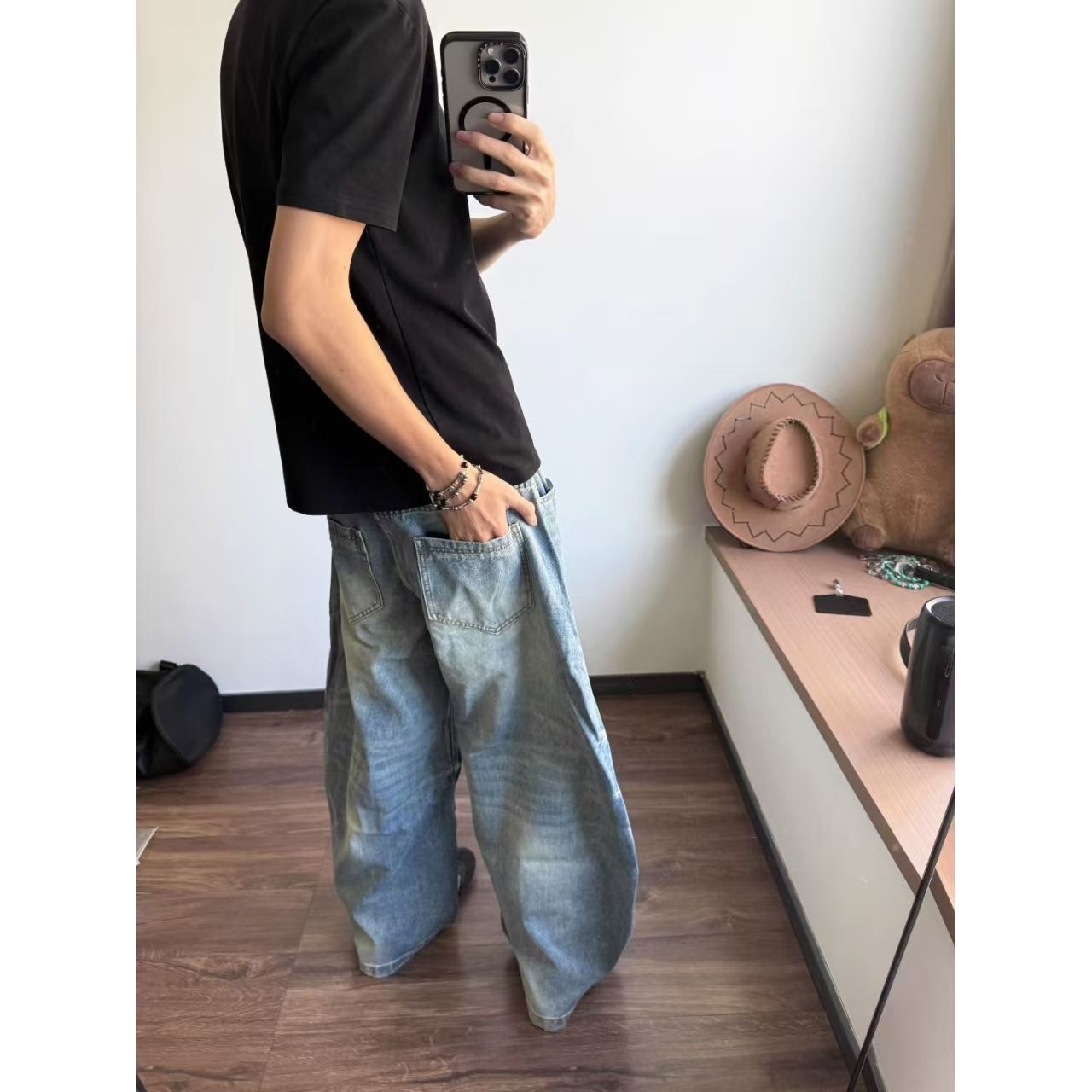 Vintage Washed Vintage Men's Curved-Leg Jeans with Whiskering Size US 32 / EU 48 - 4 Thumbnail