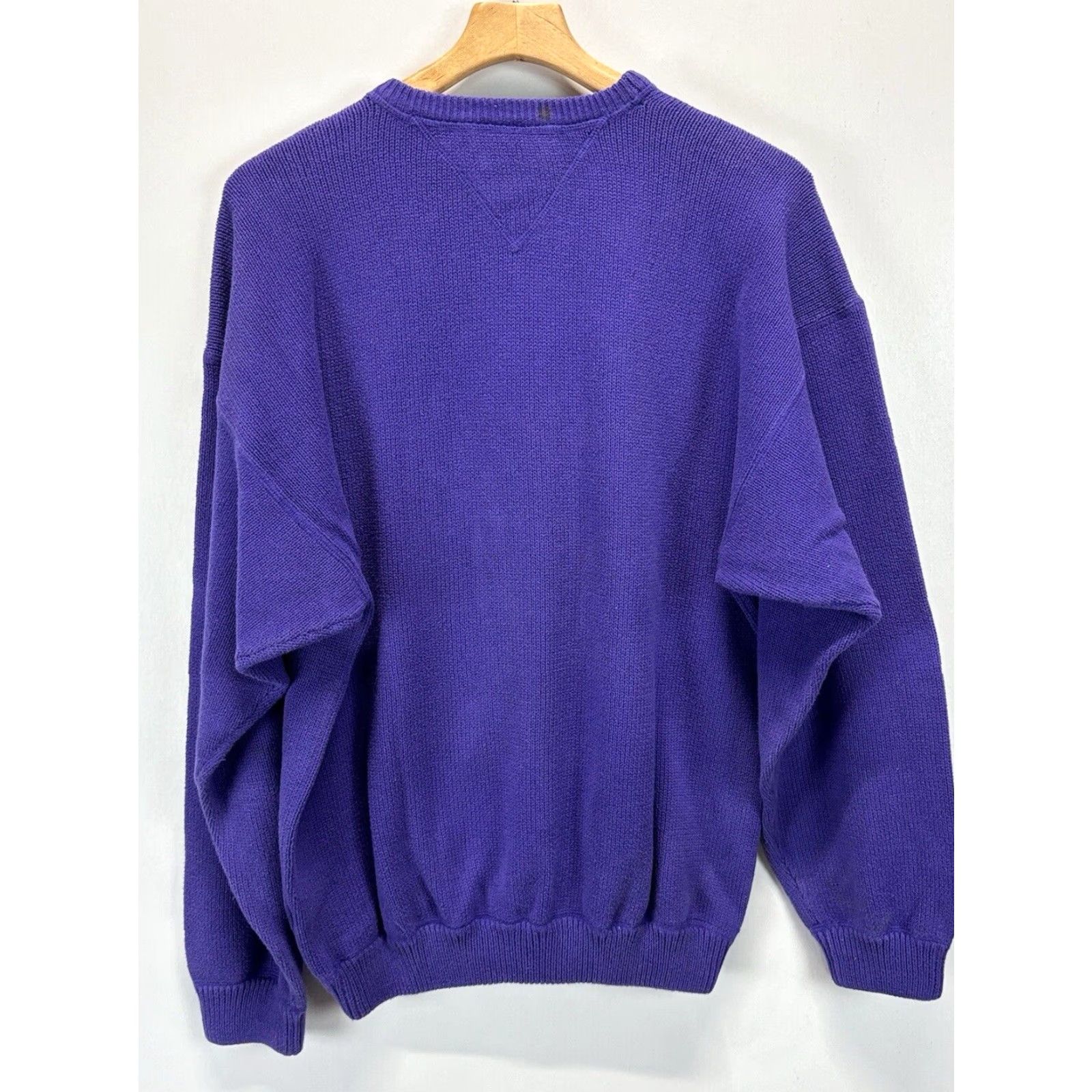 Tommy Hilfiger VINTAGE Tommy Hilfiger Crew Neck Knit Sweater Purple Mens Large 90s Cotton Pullover Size US L / EU 52-54 / 3 - 3 Thumbnail
