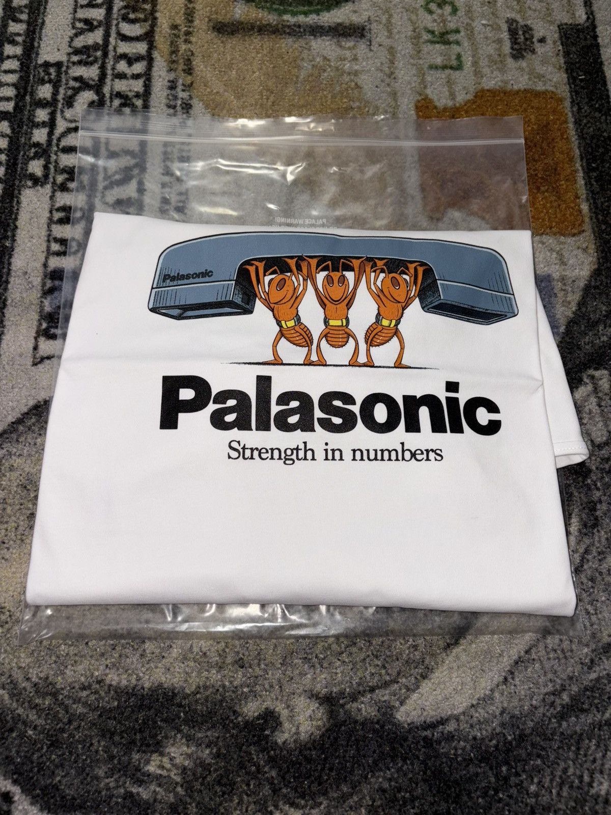 Palace Palace Bellman T-Shirt White Size US L / EU 52-54 / 3 - 1 Thumbnail