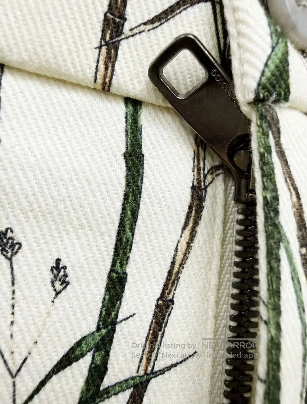 Dolce & Gabbana White Striped Floral Print Casual Shorts. Size US 28 / EU 44 - 4 Thumbnail