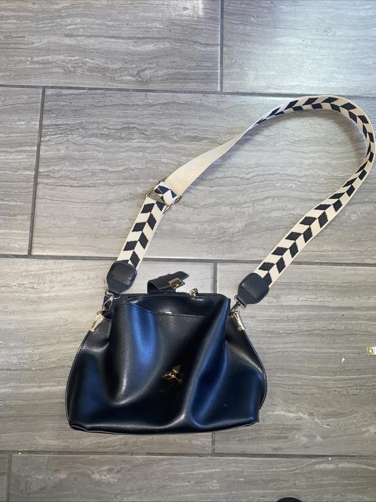 The Unbranded Brand Black Faux Leather Shoulder Bag Size ONE SIZE - 1 Thumbnail