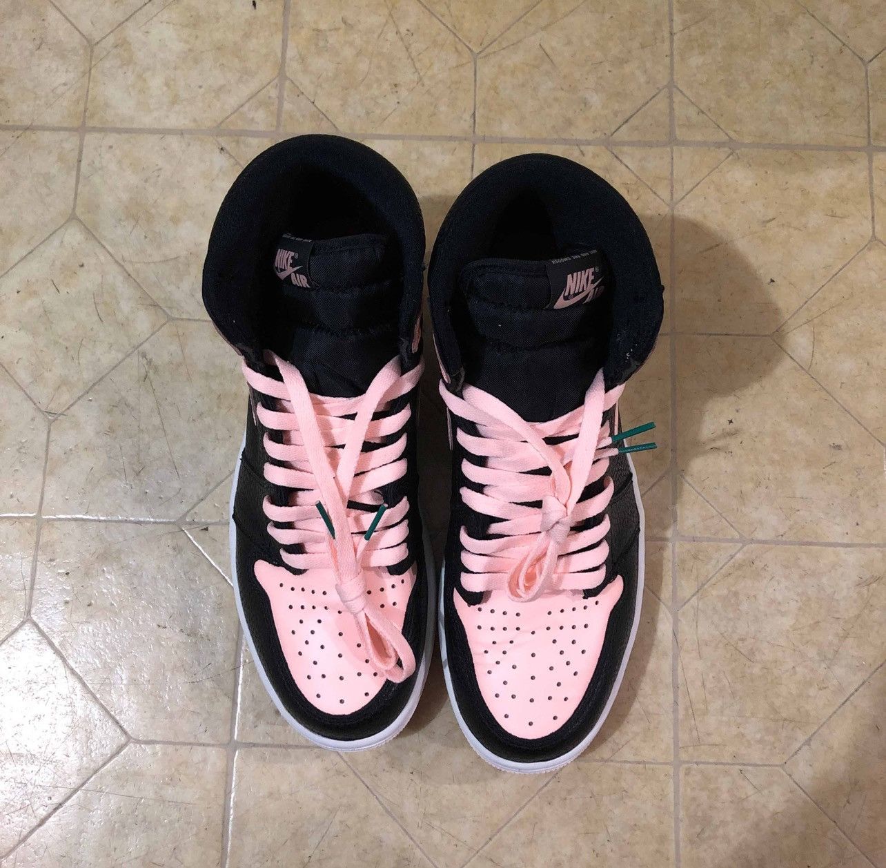 Nike Air Jordan 1 Retro High OG ‘Crimson Tint’ Size US 9 / EU 42 - 3 Thumbnail