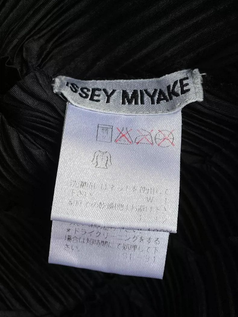 Issey Miyake Issey Miyake Black fish-scale top Size M / US 6-8 / IT 42-44 - 6 Thumbnail