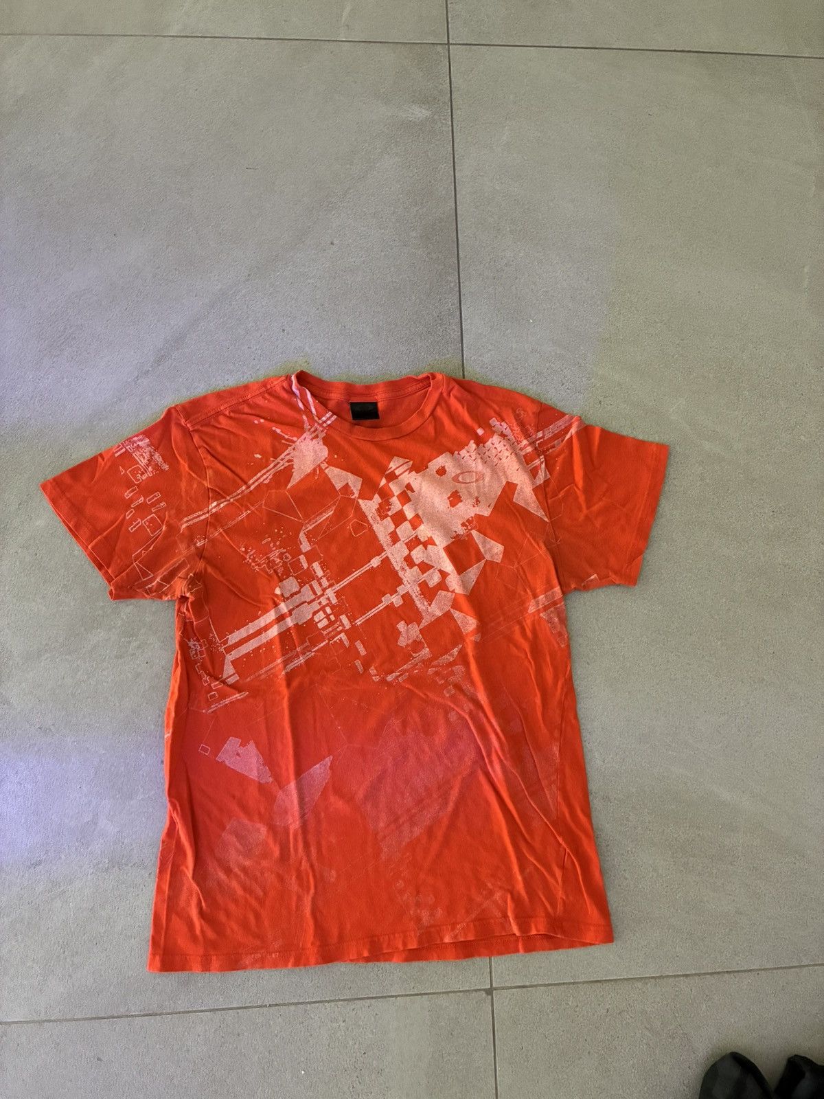 Oakley Oakley Red Graphic Tee Y2K Spellout Size M/L Size US L / EU 52-54 / 3 - 1 Thumbnail