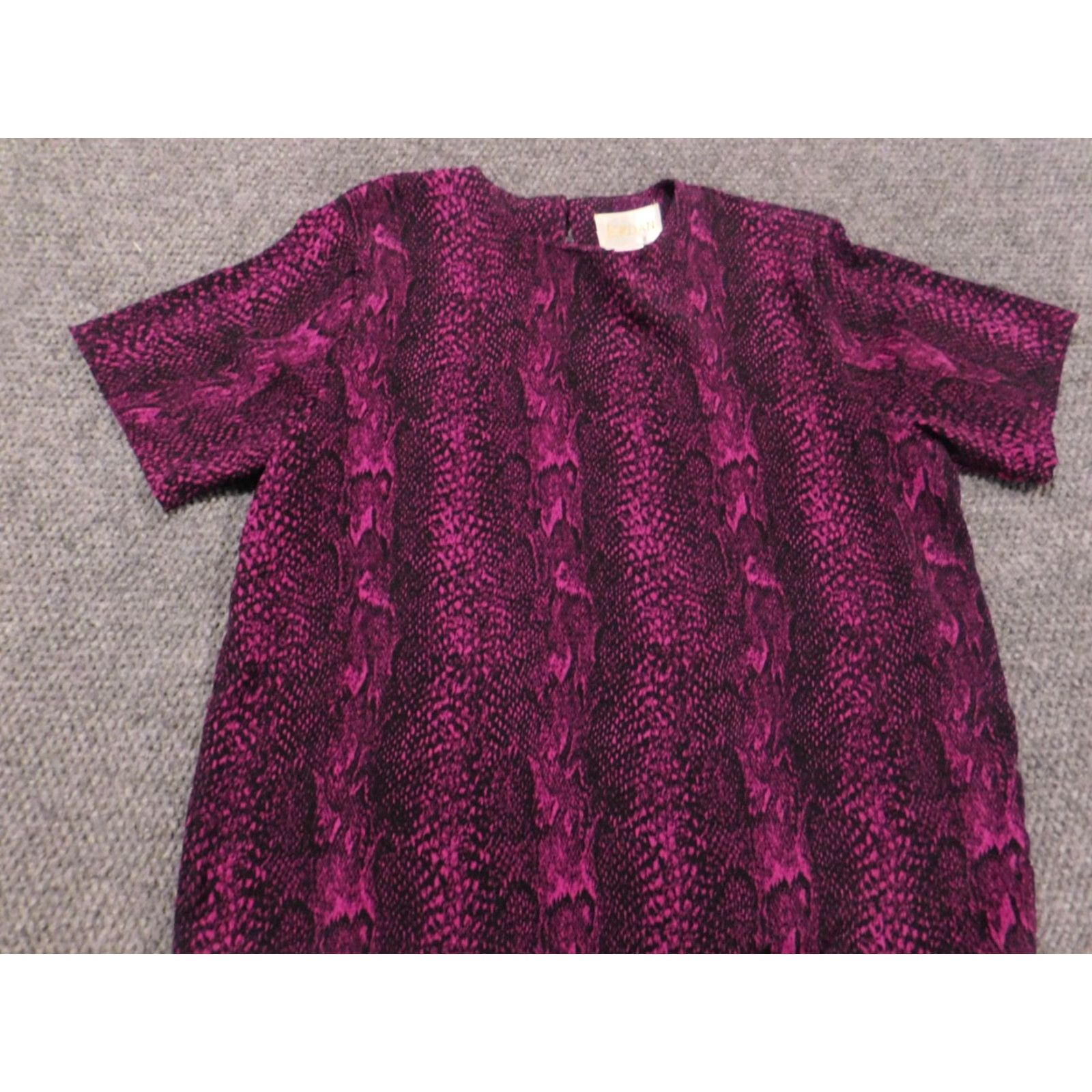Jordan Brand Jordan Womens Blouse L Purple Stretch Crew Neck Short Sleeve Pullover Casual Polyester Rayon Floral Button Basic Size L / US 10 / IT 46 - 2 Thumbnail