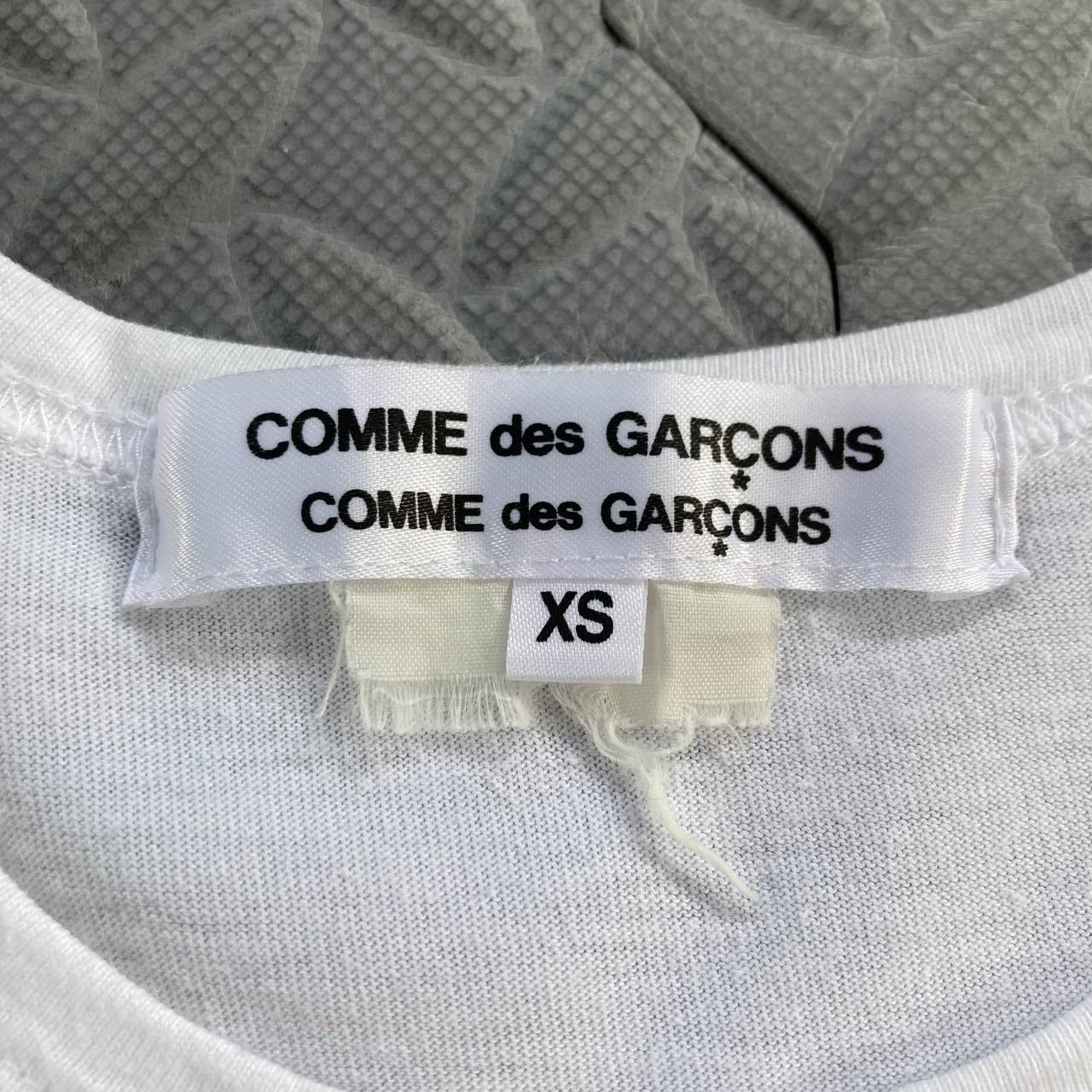 Comme des Garcons Jewel Necklace Print Tee Size XS / US 0-2 / IT 36-38 - 11 Thumbnail