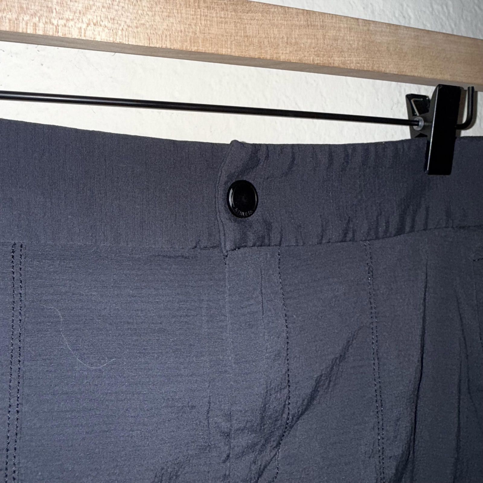 Other Athleta Pants Women's 12 Black Cargo Windbreaker Size 34" / US 12 / IT 48 - 2 Thumbnail