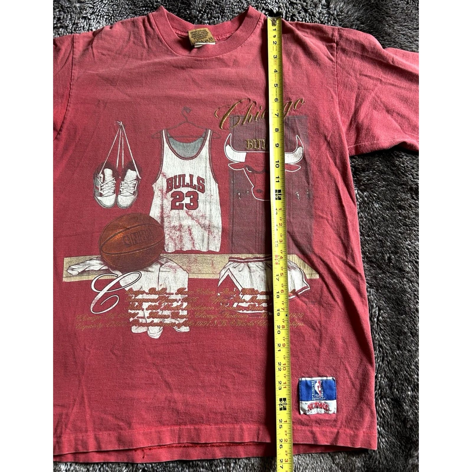 Nutmeg Nutmeg Bulls Locker Room T-Shirt Chicago Vintage 90s Red M Mens Size US M / EU 48-50 / 2 - 7 Thumbnail