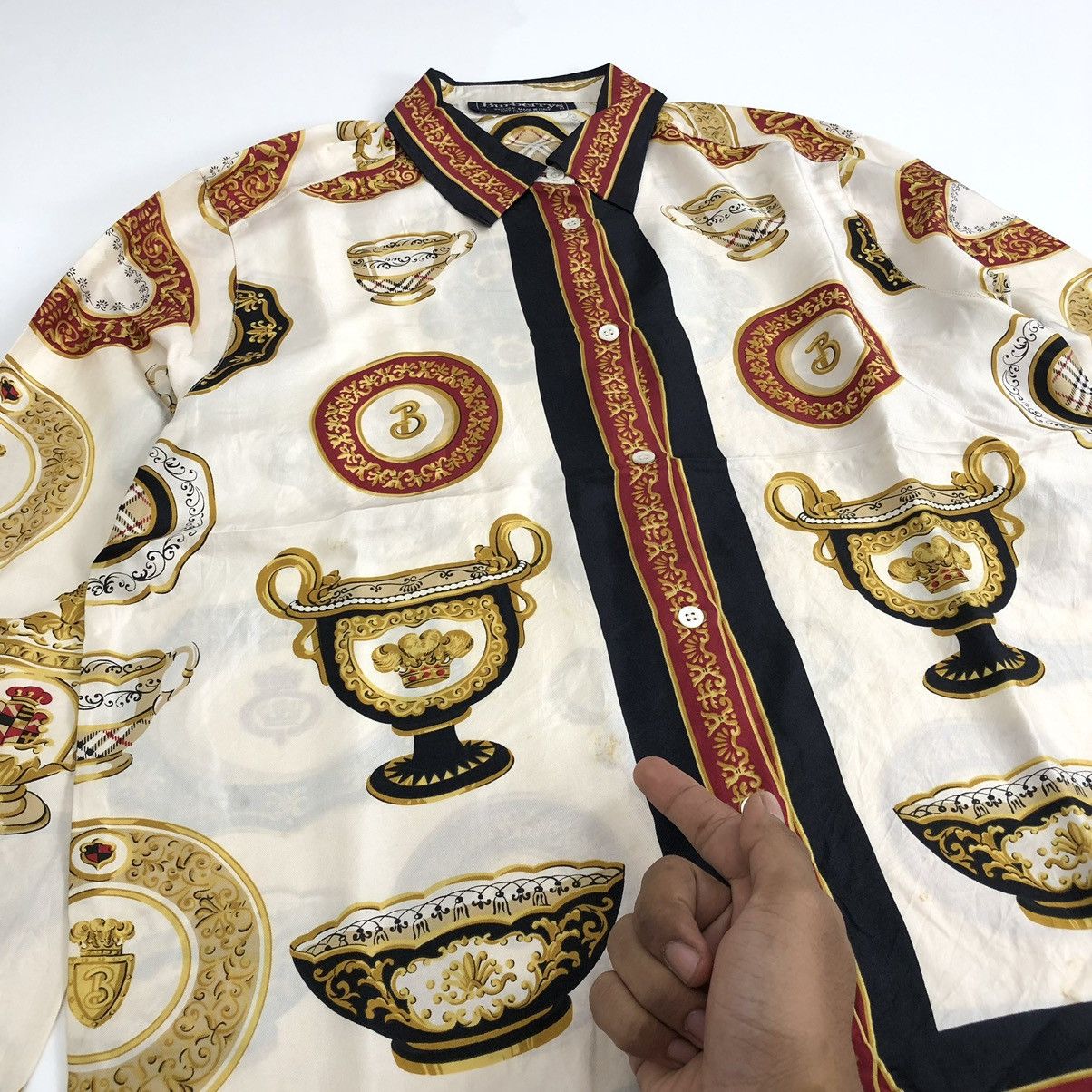 Burberry × Vintage Rare🔥 Vintage Burberrys Silk Holi Grail Shirt Like a Vercase Size US S / EU 44-46 / 1 - 11 Thumbnail