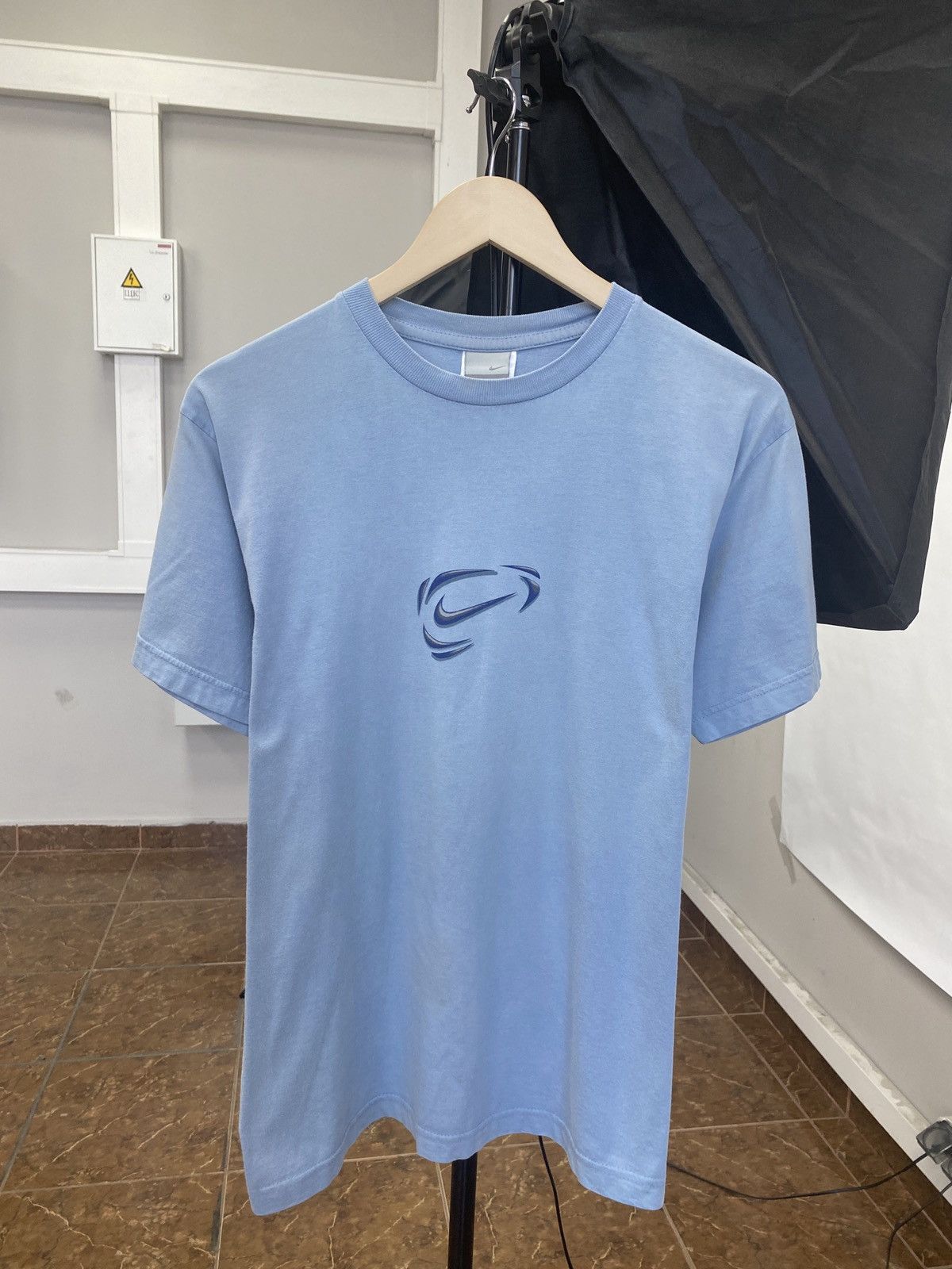 Nike × Vintage 🇺🇸 Vintage 90s Nike Y2K T-Shirt Rare Retro Hype Size US S / EU 44-46 / 1 - 1 Thumbnail