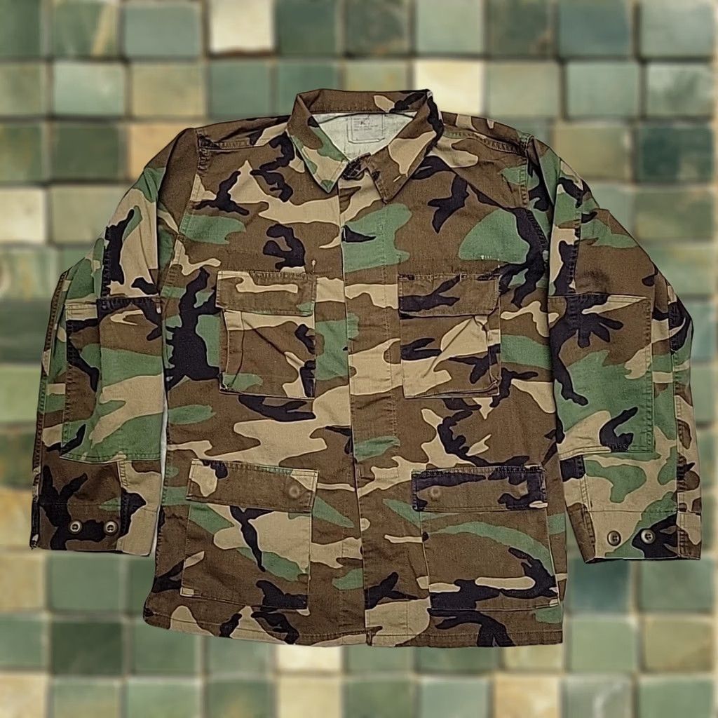 Vintage VINTAGE Woodland Camo Jacket Men Med Camouflage Military BDU Coat Combat 90s Size US M / EU 48-50 / 2 - 1 Thumbnail