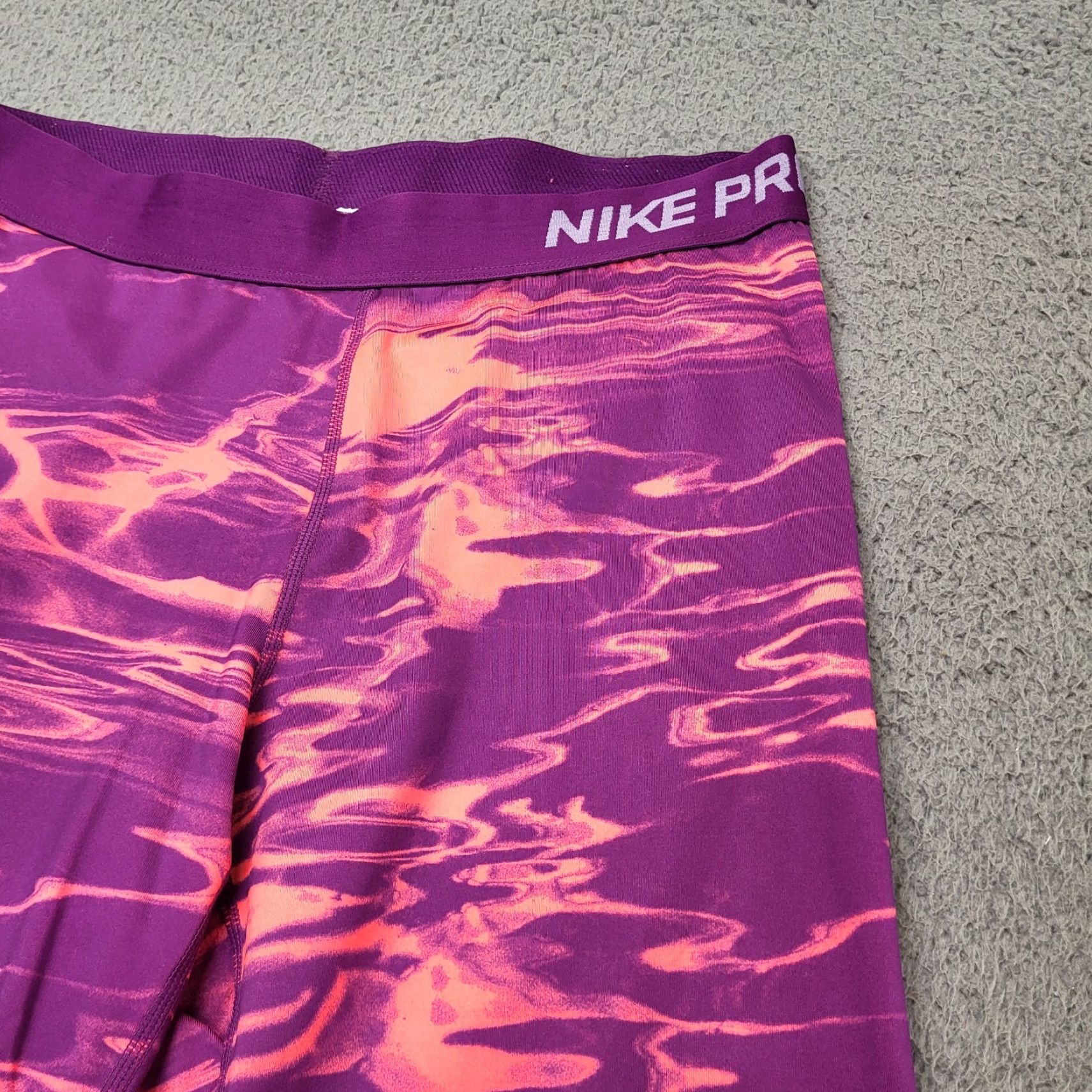 Nike Nike Pro Leggings Women L Cropped Capri Dri-Fit Elastic Waist Yoga Purple Nike Pro Leggings Women L Cropped Capri Purple Elastic Waist Yoga Size 36" / US 14 / IT 50 - 4 Thumbnail
