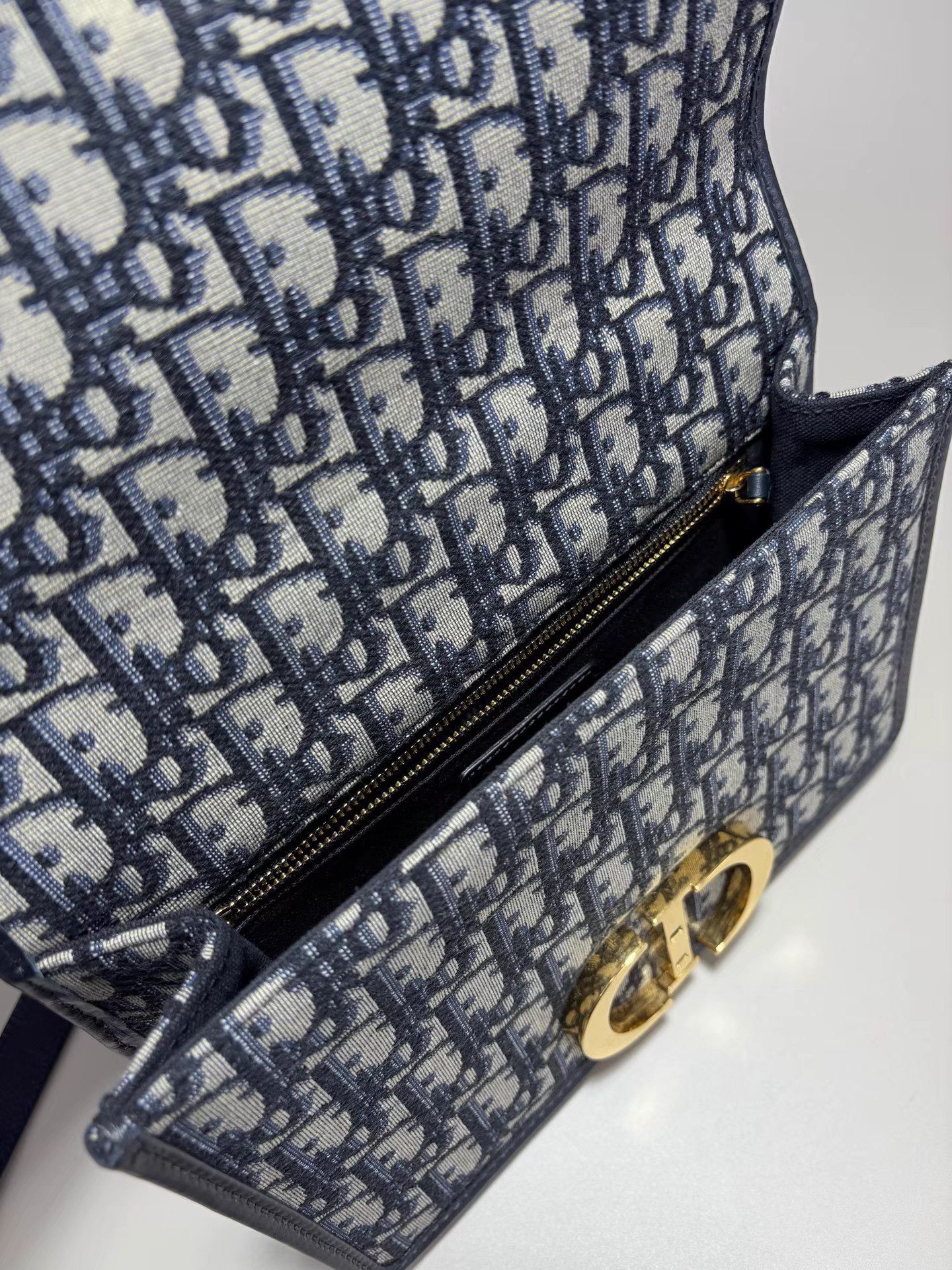 Dior DIOR 30 Montaigne Shoulder Bag & Crossbody Bag Size ONE SIZE - 6 Thumbnail