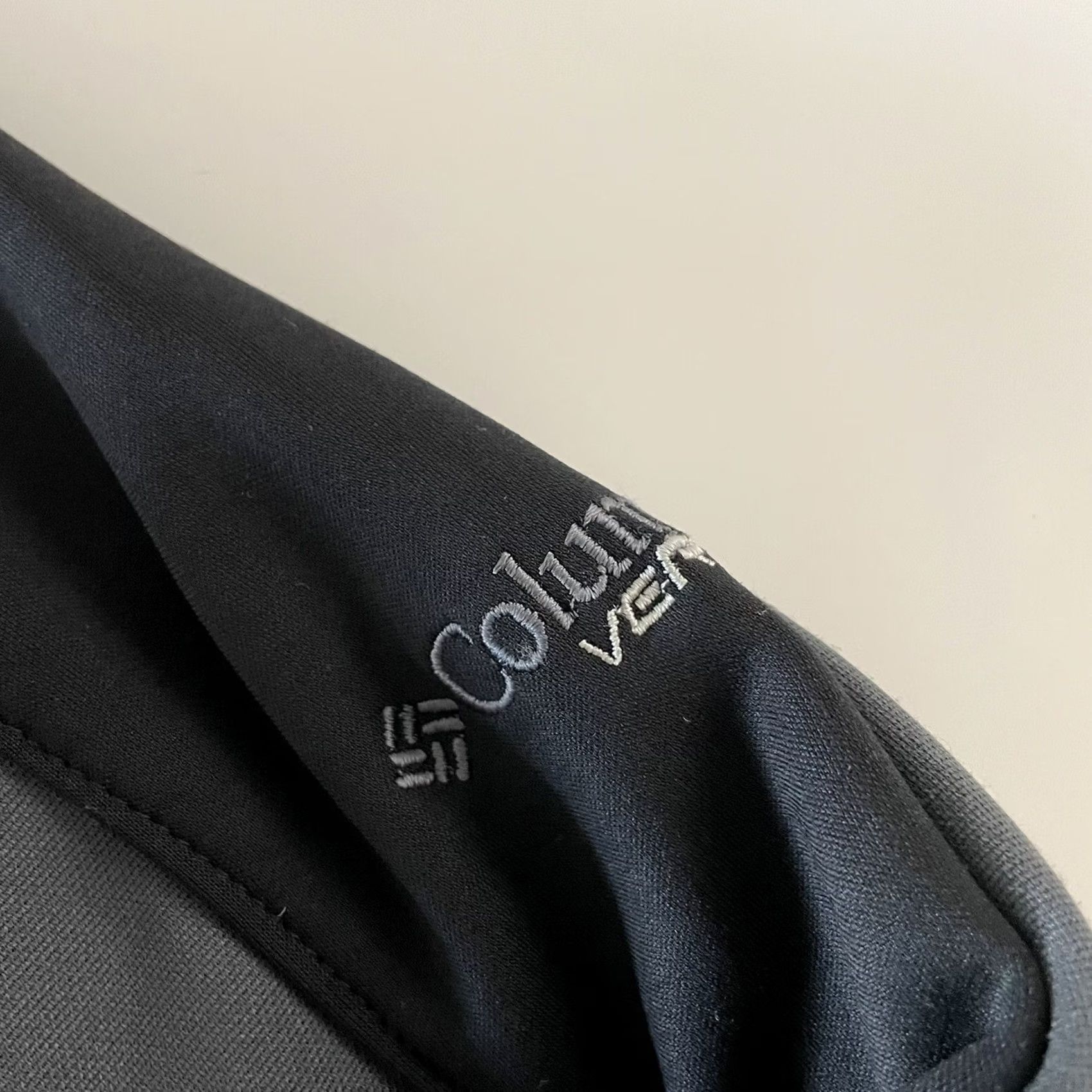 Vintage Columbia Hooded Softshell Jacket Women Small Black Gray Jacket Size S / US 4 / IT 40 - 2 Thumbnail