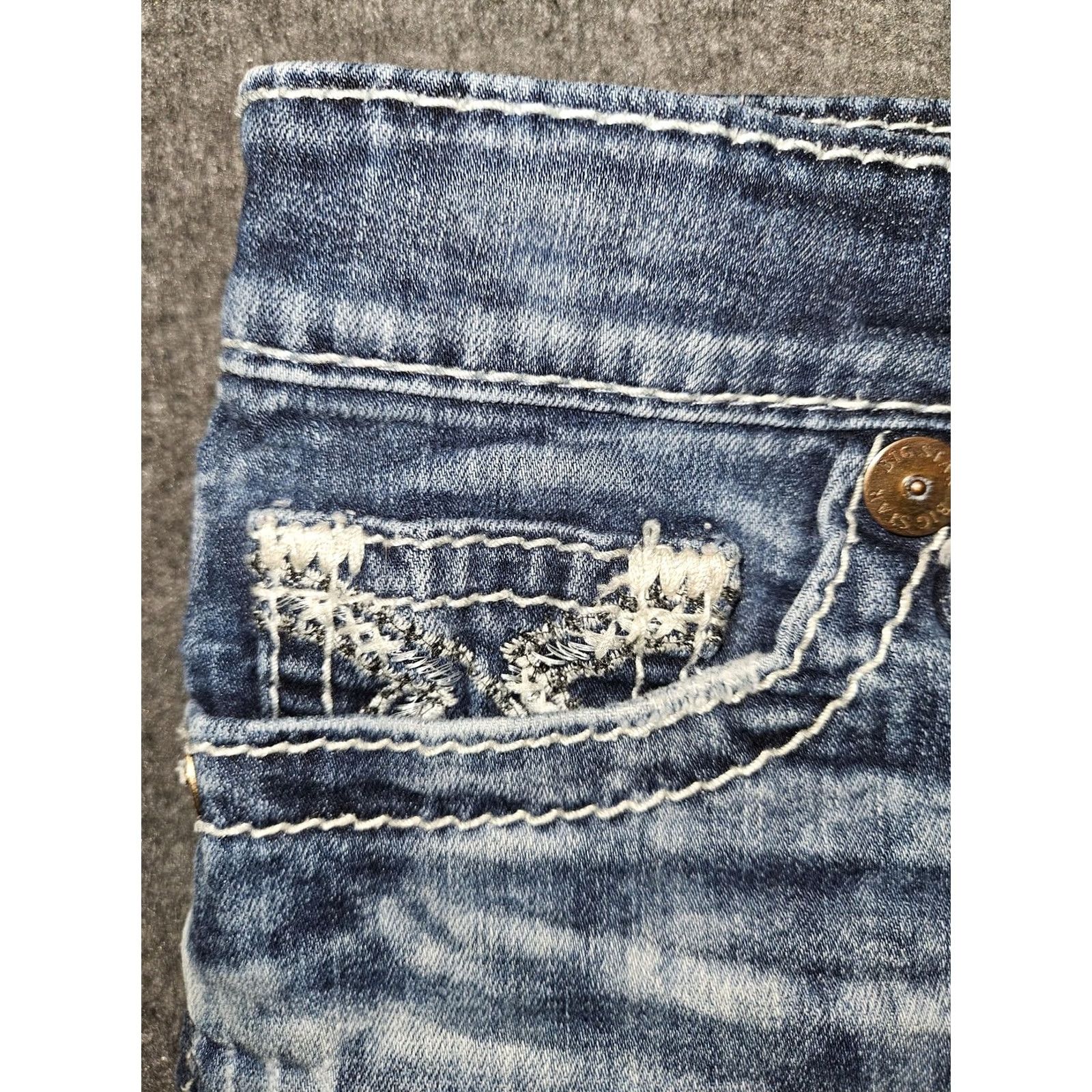 Denime VINTAGE Big Star Liv Shorts Womens 26 Blue Distressed Denim Frayed Cut-Off Raw Hem Summer Casual Pockets Logo 4 Inseam Size 26" / US 2 / IT 38 - 7 Thumbnail