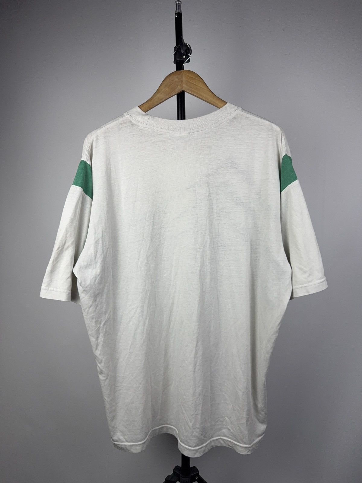 Adidas Retro Adidas Vintage 90s White T-Shirt Chevron Stripe Logo Size US L / EU 52-54 / 3 - 9 Thumbnail