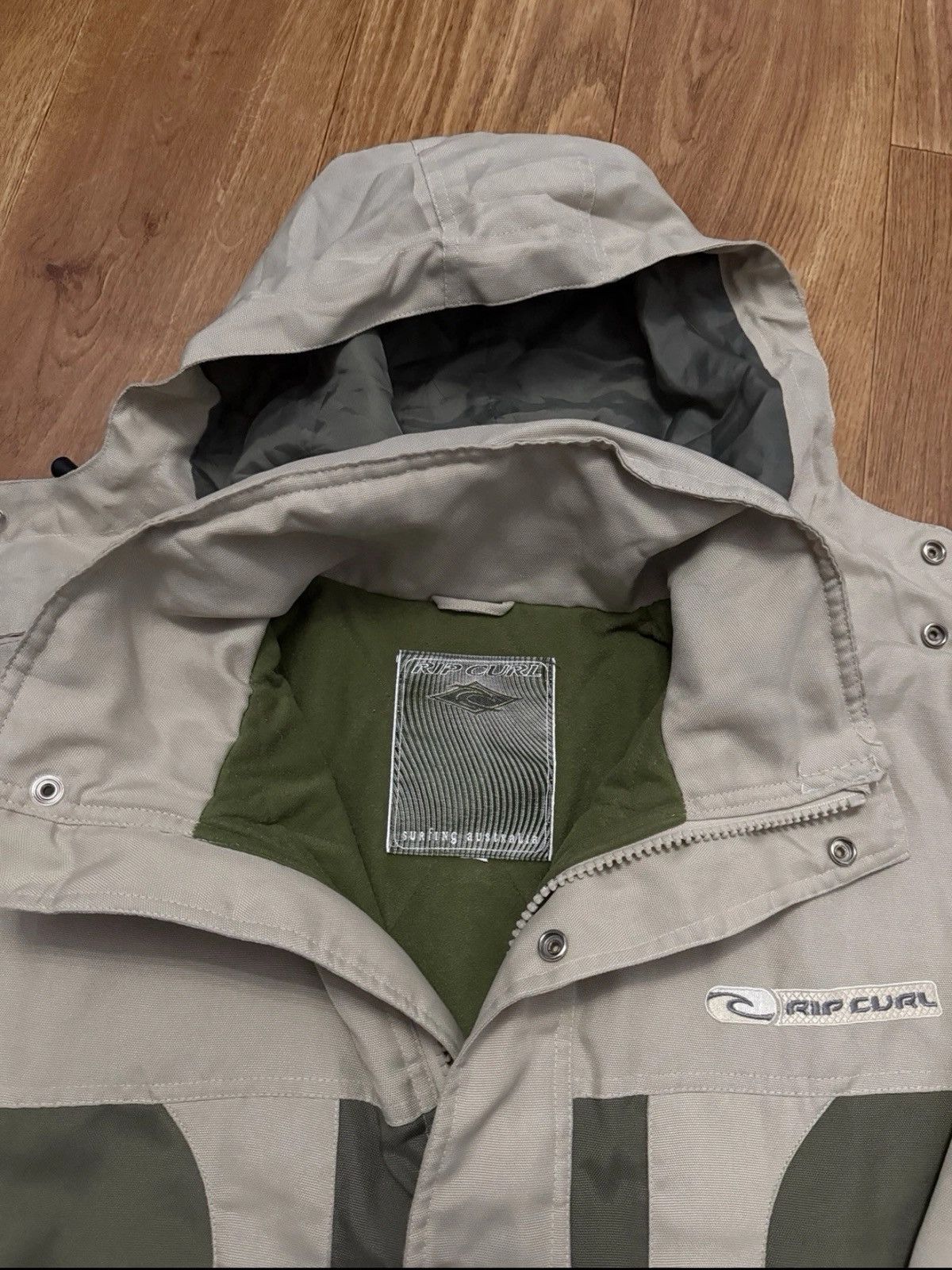 Rip Curl Vintage Rip Curl Hooded Jacket Huge Embroidered Logo Quilted Size US L / EU 52-54 / 3 - 6 Thumbnail