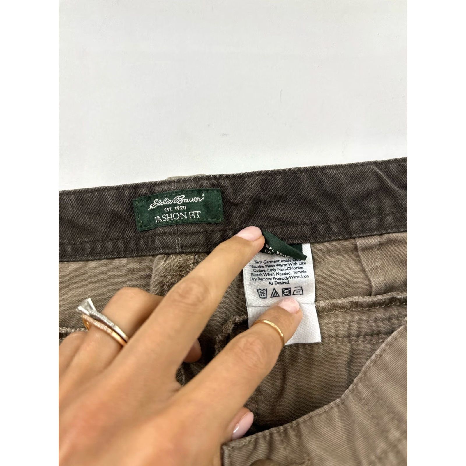 Eddie Bauer Eddie Bauer Bermuda Shorts Women’s 10 Khaki Chino Outdoor Hiking Vashon Fit Beig​e? Size 32" / US 10 / IT 46 - 6 Thumbnail