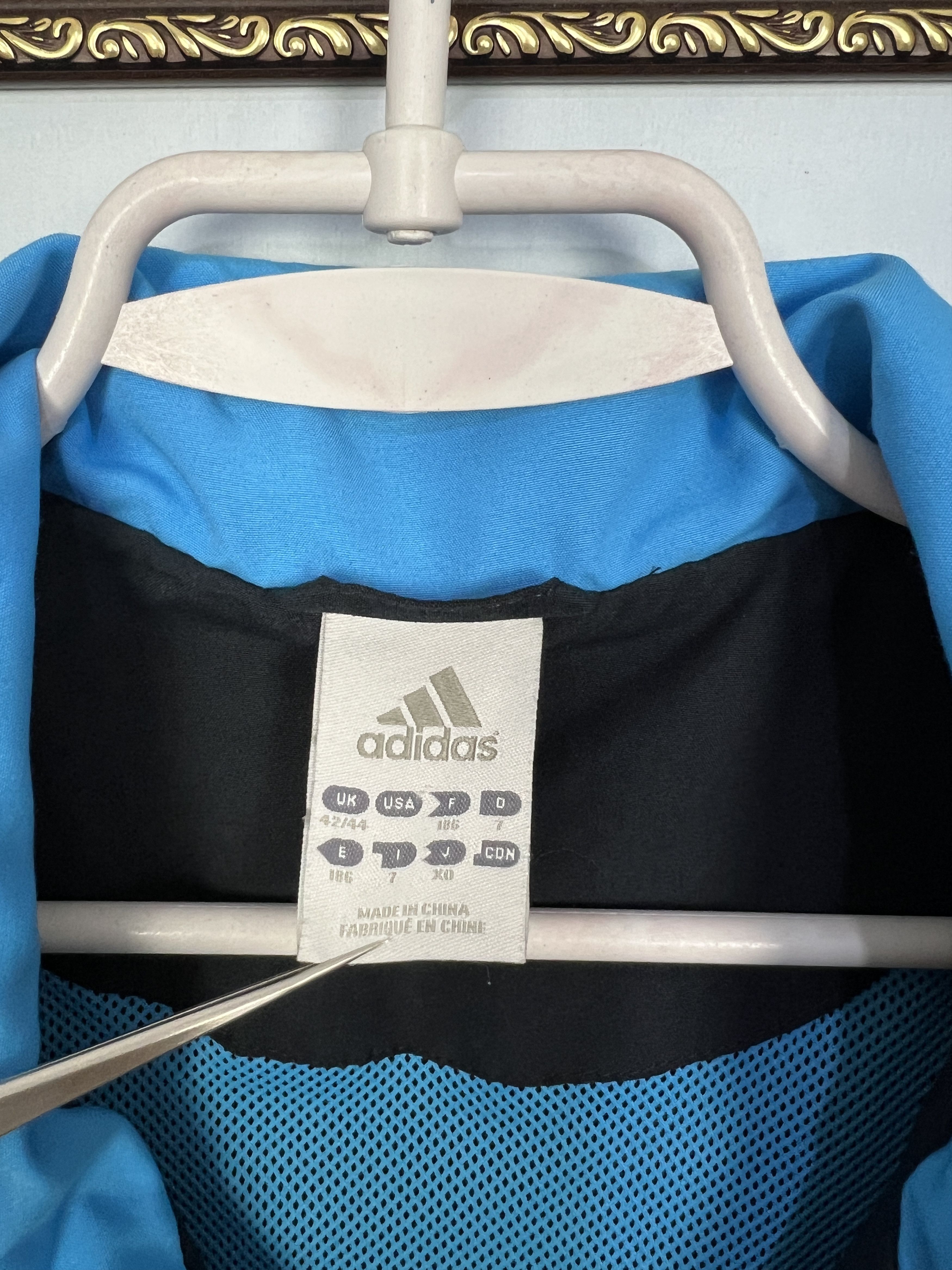 Adidas Vintage Adidas Liverpool Football Train Jacket Soccer Size US L / EU 52-54 / 3 - 9 Thumbnail