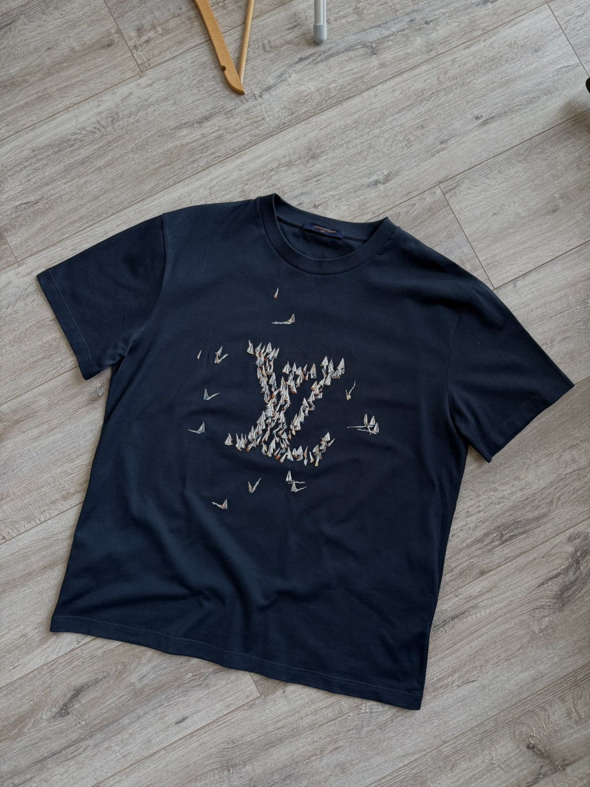 Louis Vuitton Louis Vuitton Sailboat LV Logo Embroidered Cotton T-Shirt Size US L / EU 52-54 / 3 - 9 Thumbnail