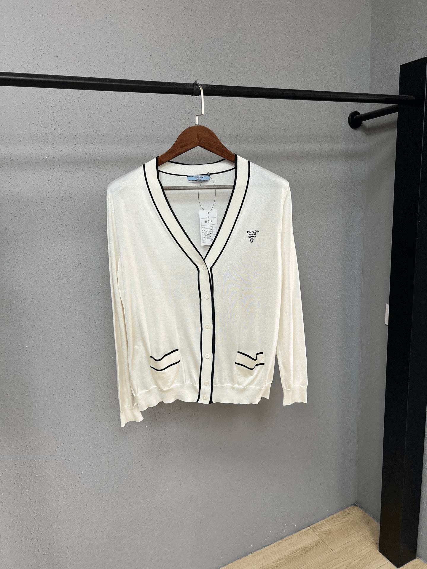 Prada Prada Silk Sweater M Women Size M / US 6-8 / IT 42-44 - 1 Thumbnail