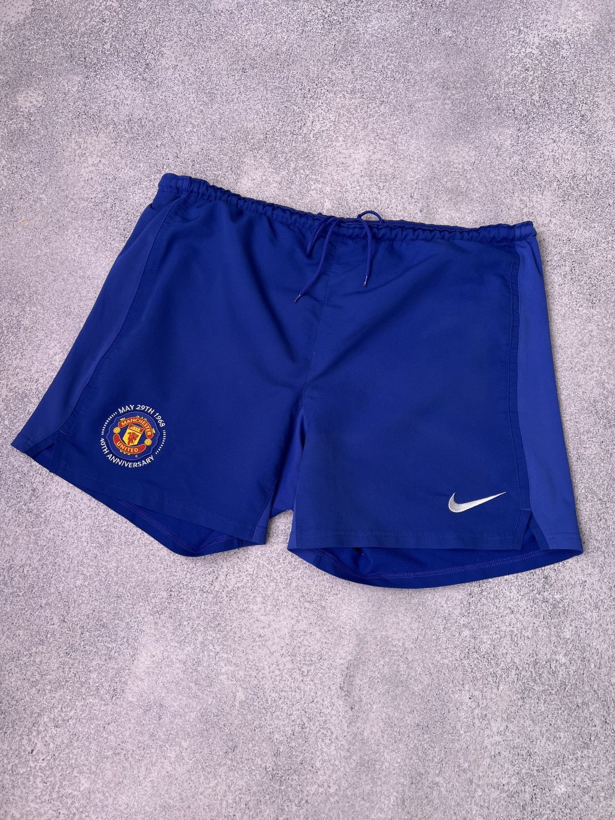 Nike × Vintage Vintage Manchester United Shorts Mens Blue Football Nike Size US 33 - 4 Thumbnail