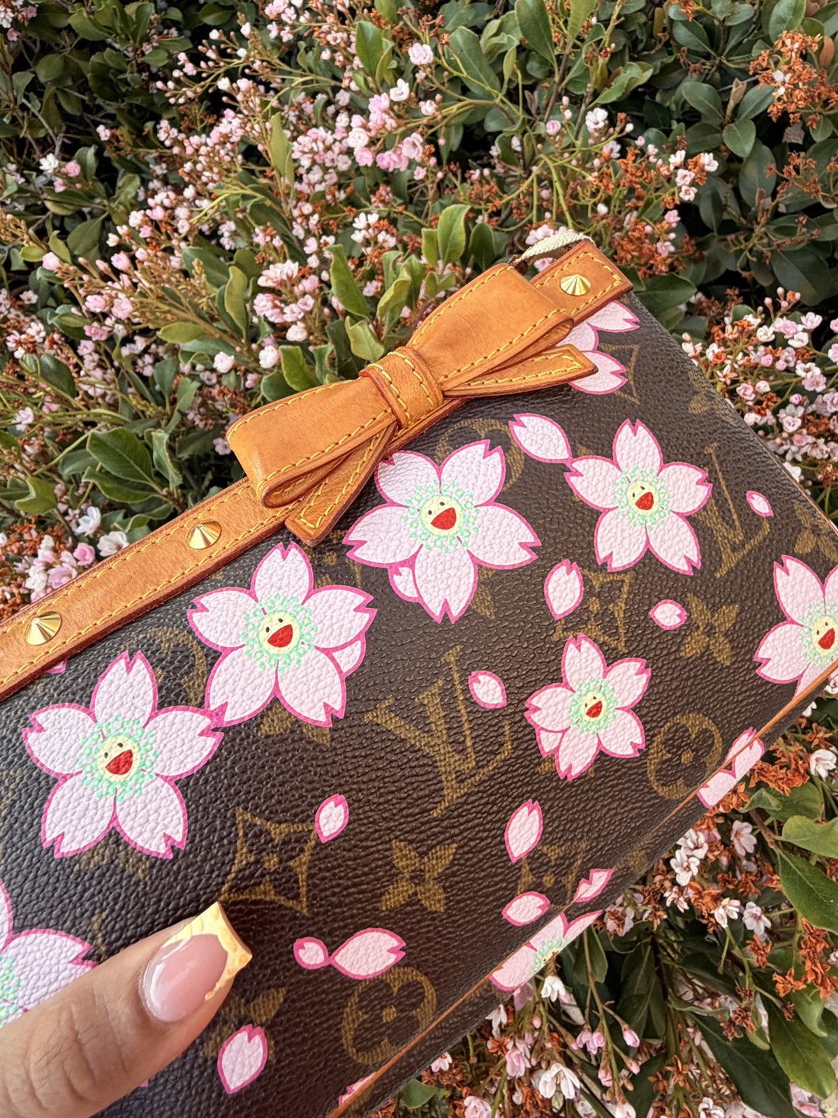 Louis Vuitton × Takashi Murakami Louis Vuitton Cherry Blossom Pochette Takashi Murakami Size ONE SIZE - 3 Thumbnail