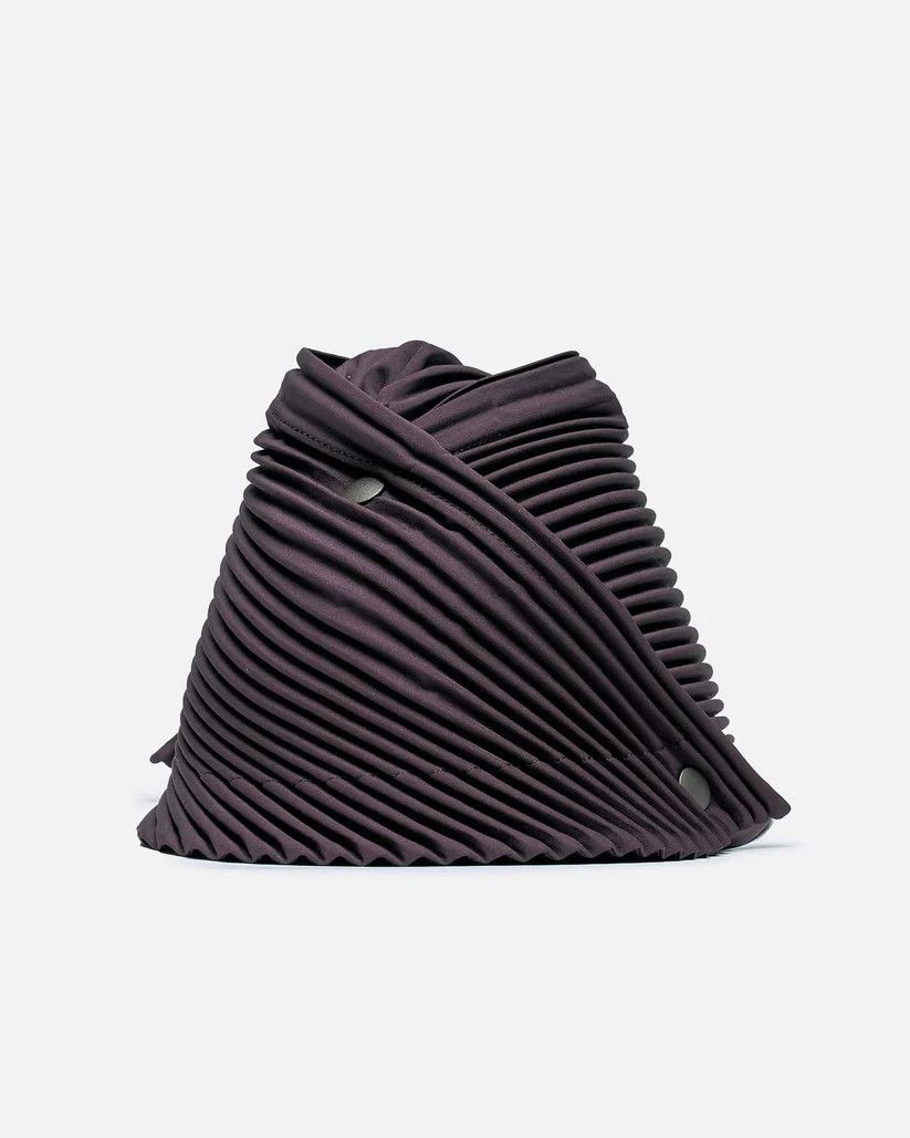 Homme Plisse Issey Miyake o1s1v1r1oon0925 Size: OS/ Unit Hat in Black Size ONE SIZE - 2 Thumbnail